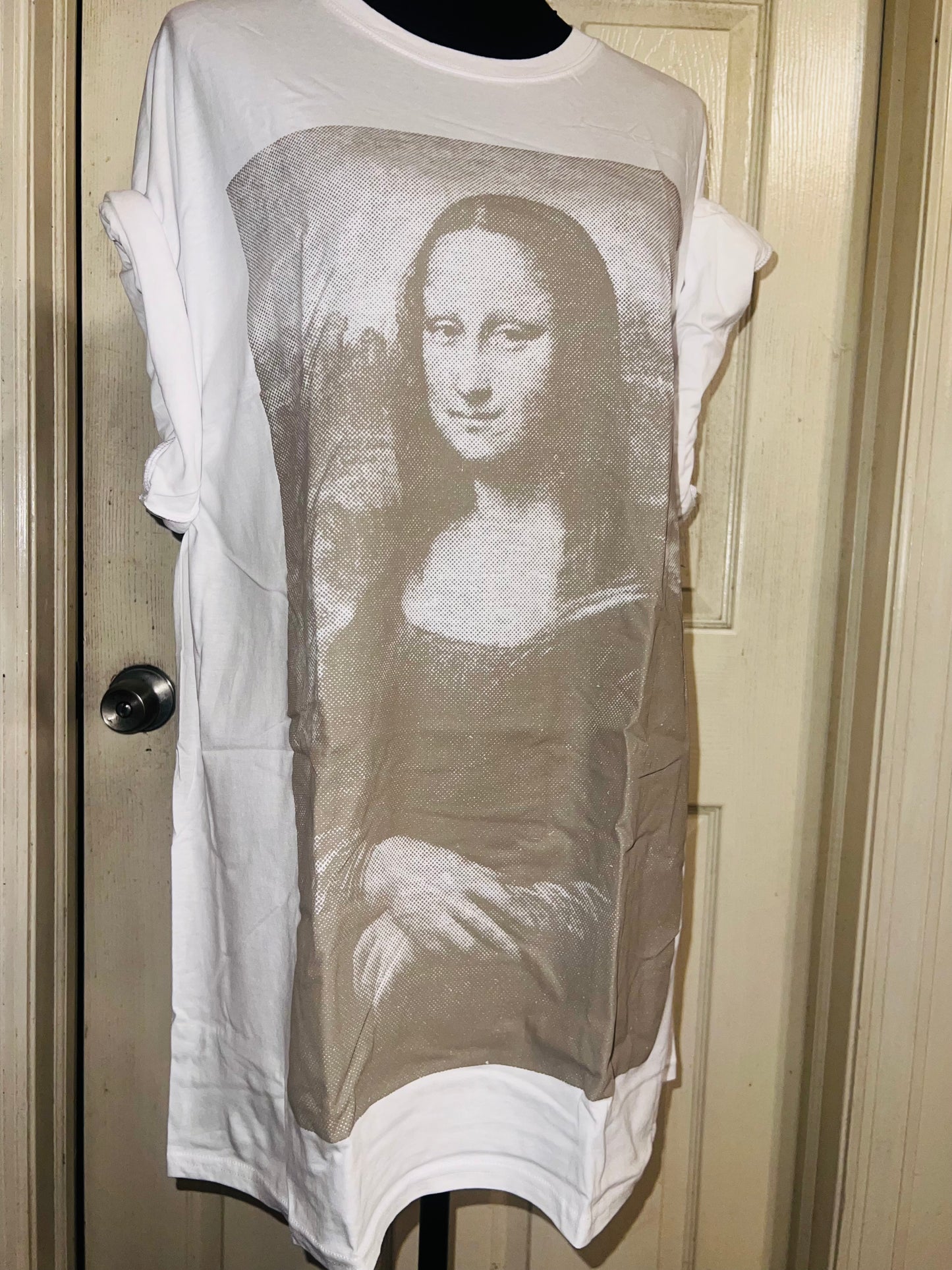 Mona Lisa Oversized Distressed Tee