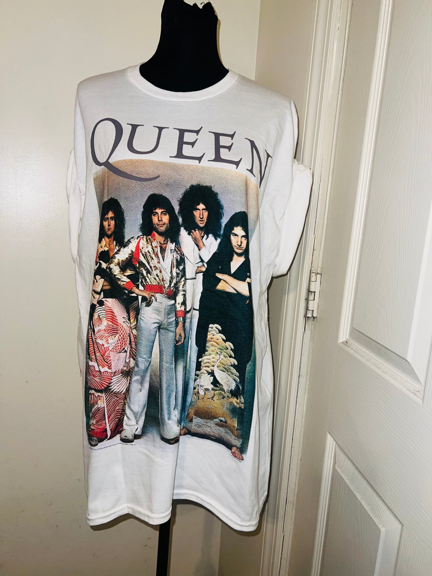 Queen Oversized Distressed Tee