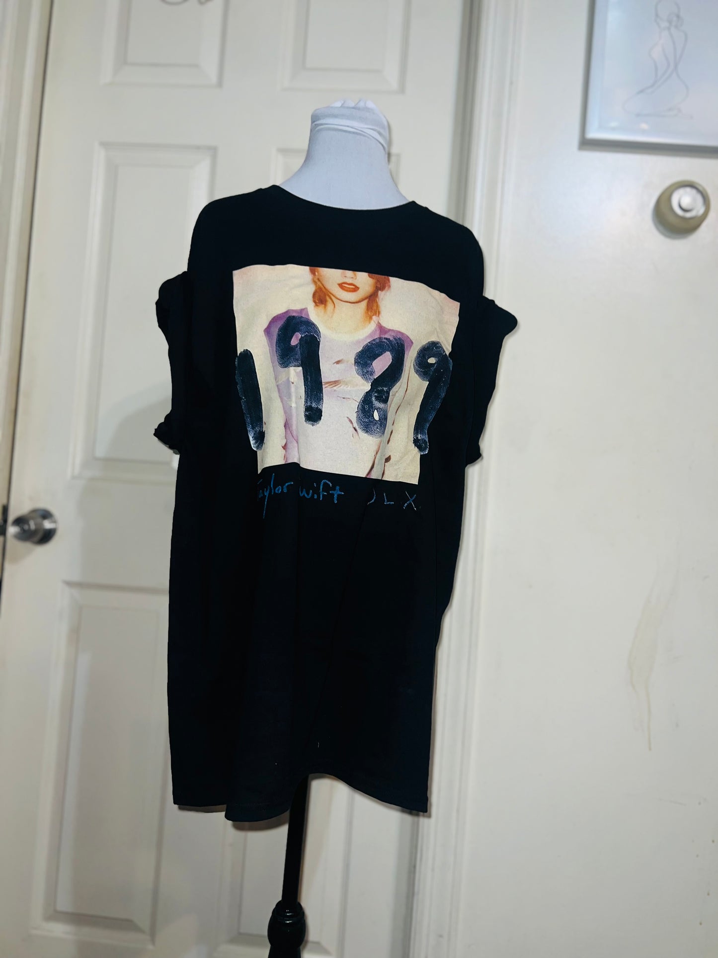 Taylor Swift 1989 Oversized Distressed Tee