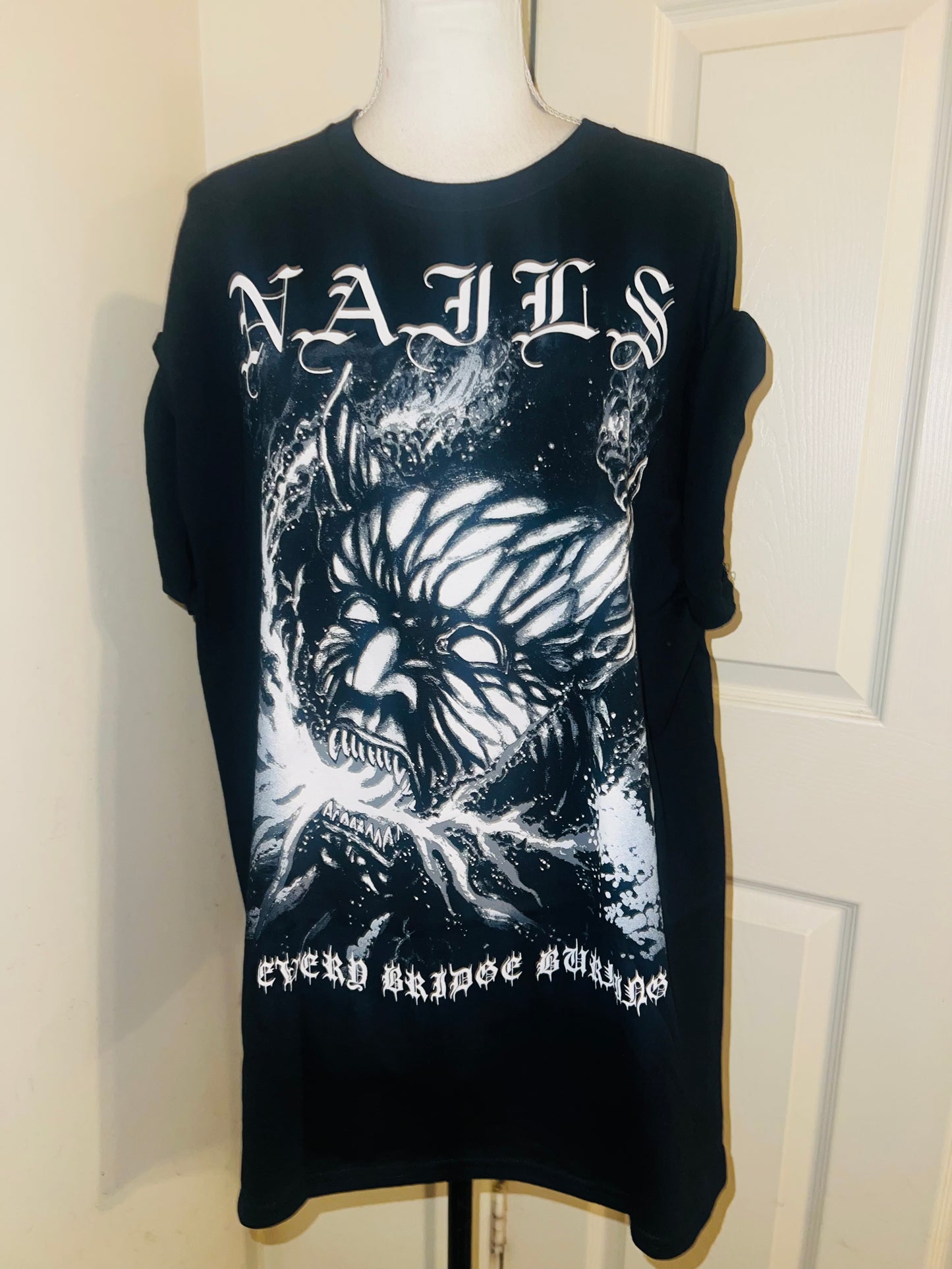 Nails Oversized Distressed Tee