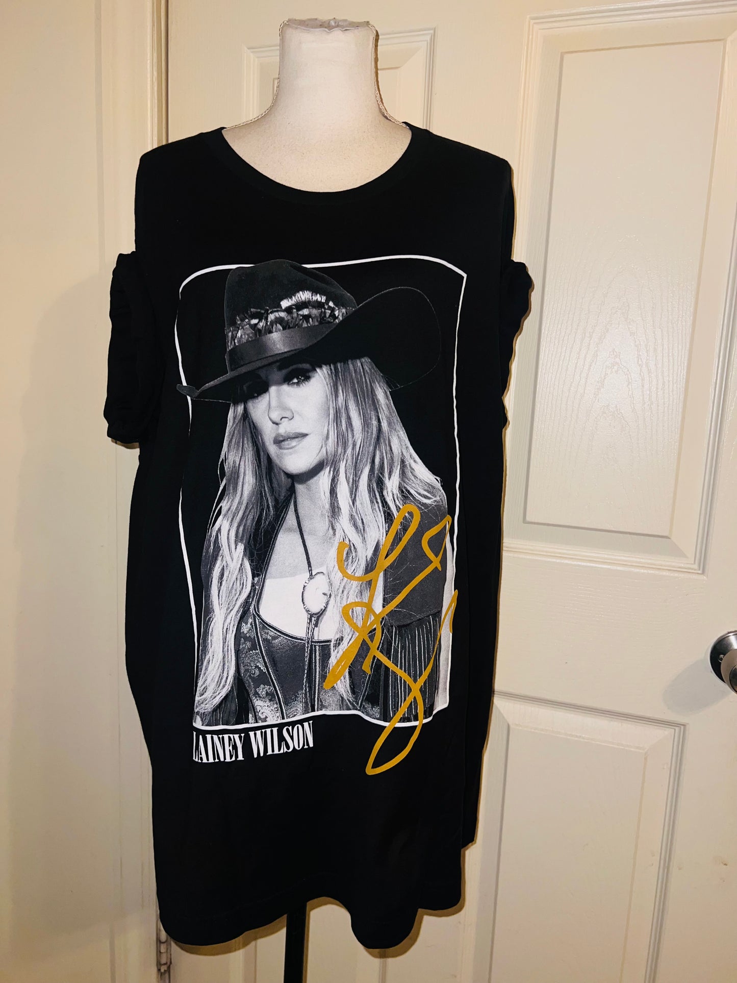 Lainey Wilson Oversized Distressed Tee