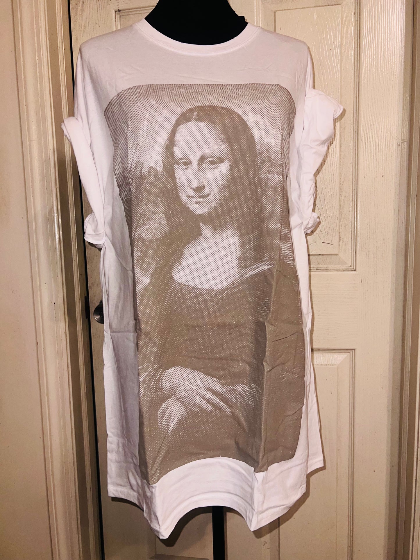 Mona Lisa Oversized Distressed Tee