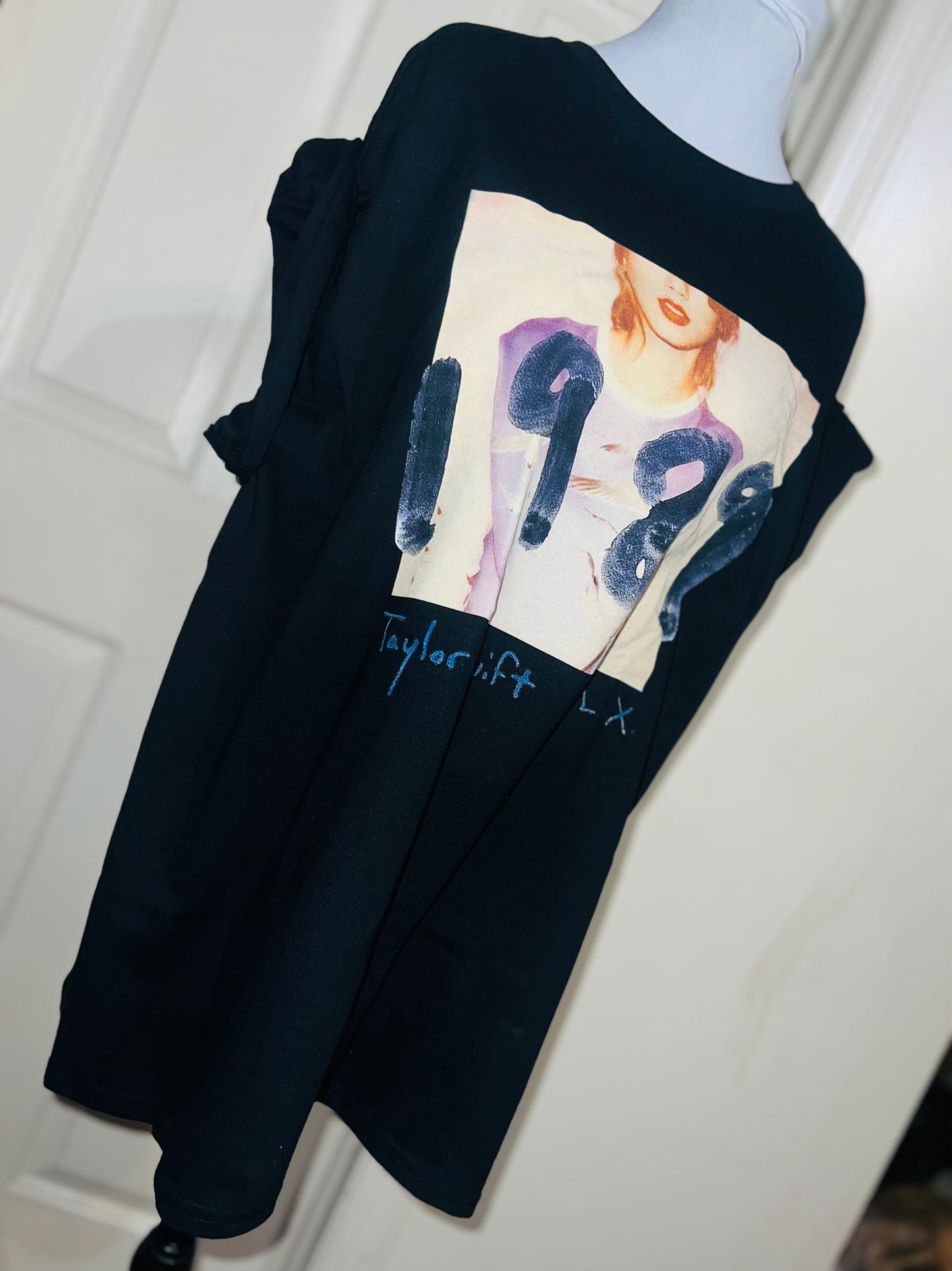 Taylor Swift 1989 Oversized Distressed Tee