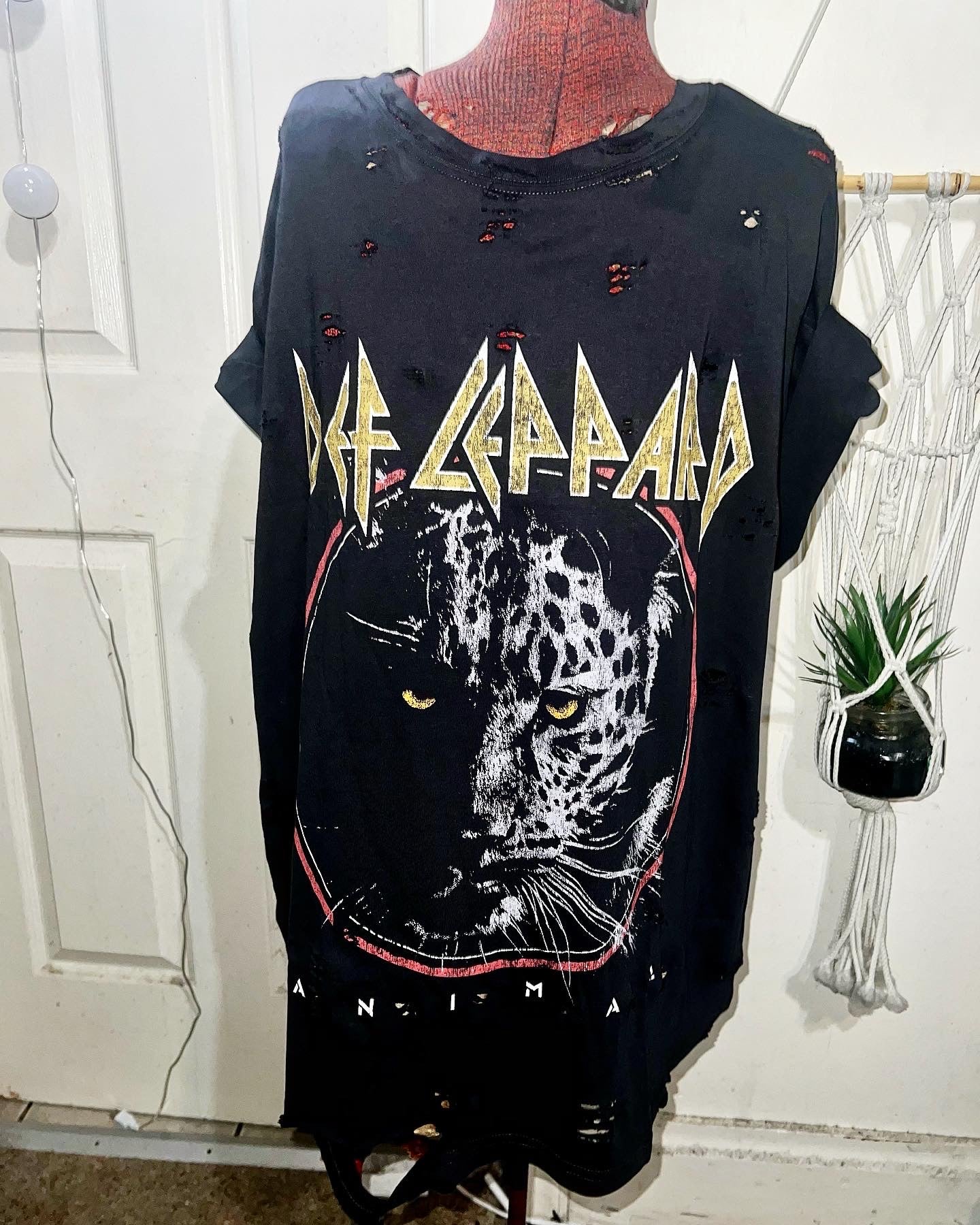 Def Leppard Animal Oversized Tee