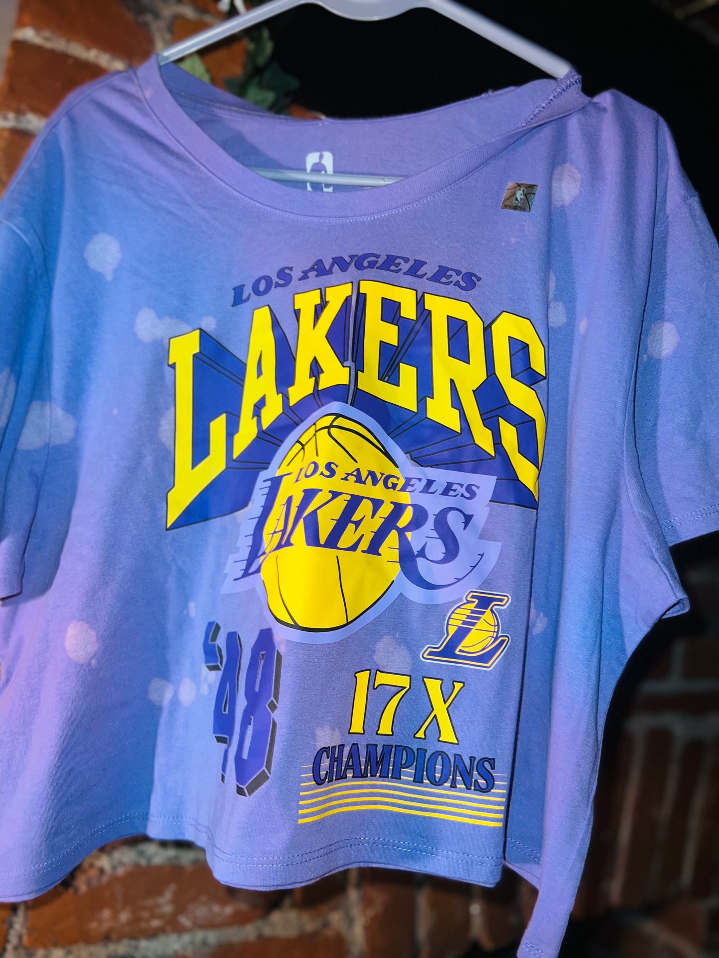 Los Angeles Lakers Cropped Distressed Tee