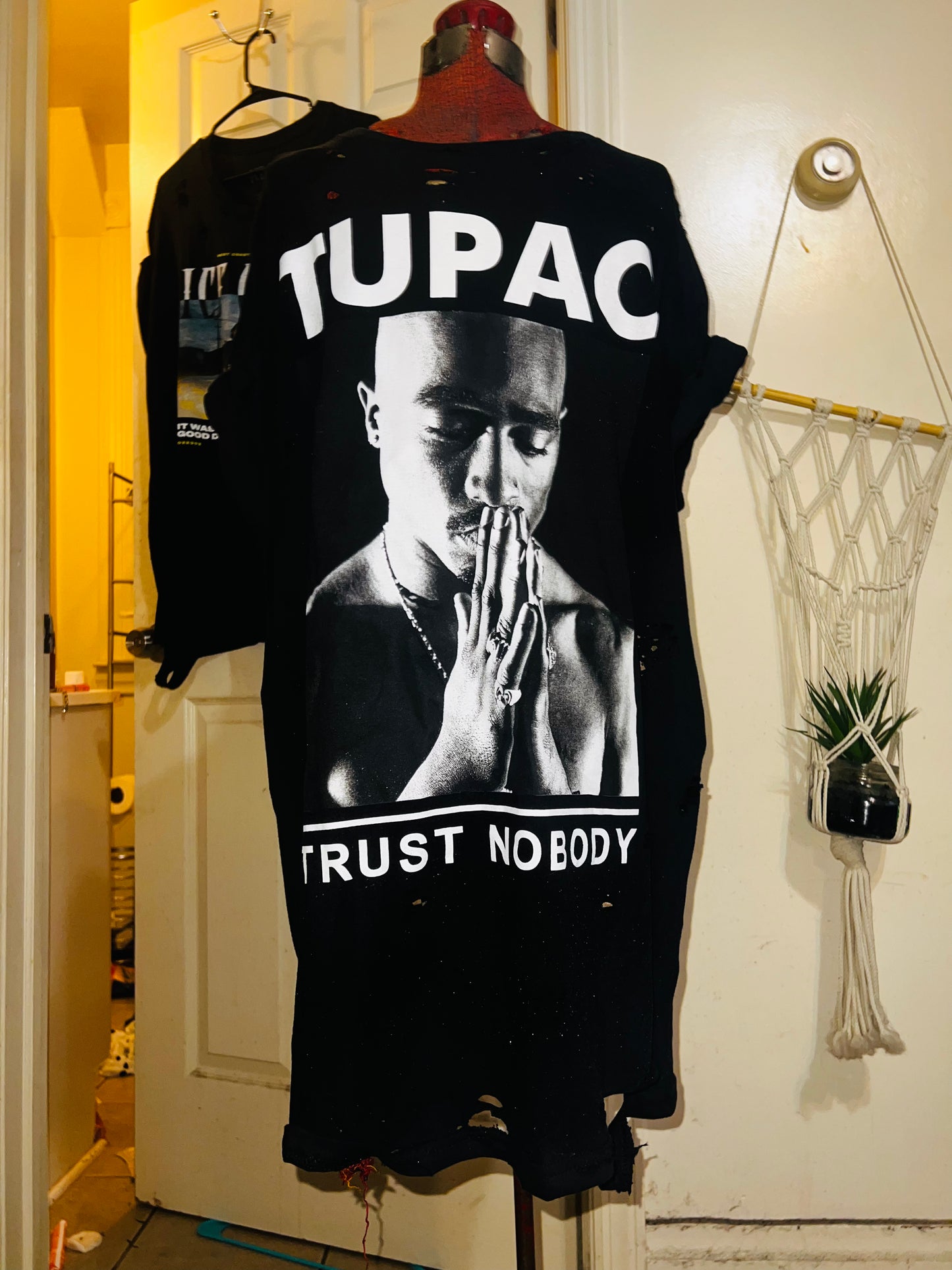 Tupac “Trust Nobody” Oversized Distressed Tee