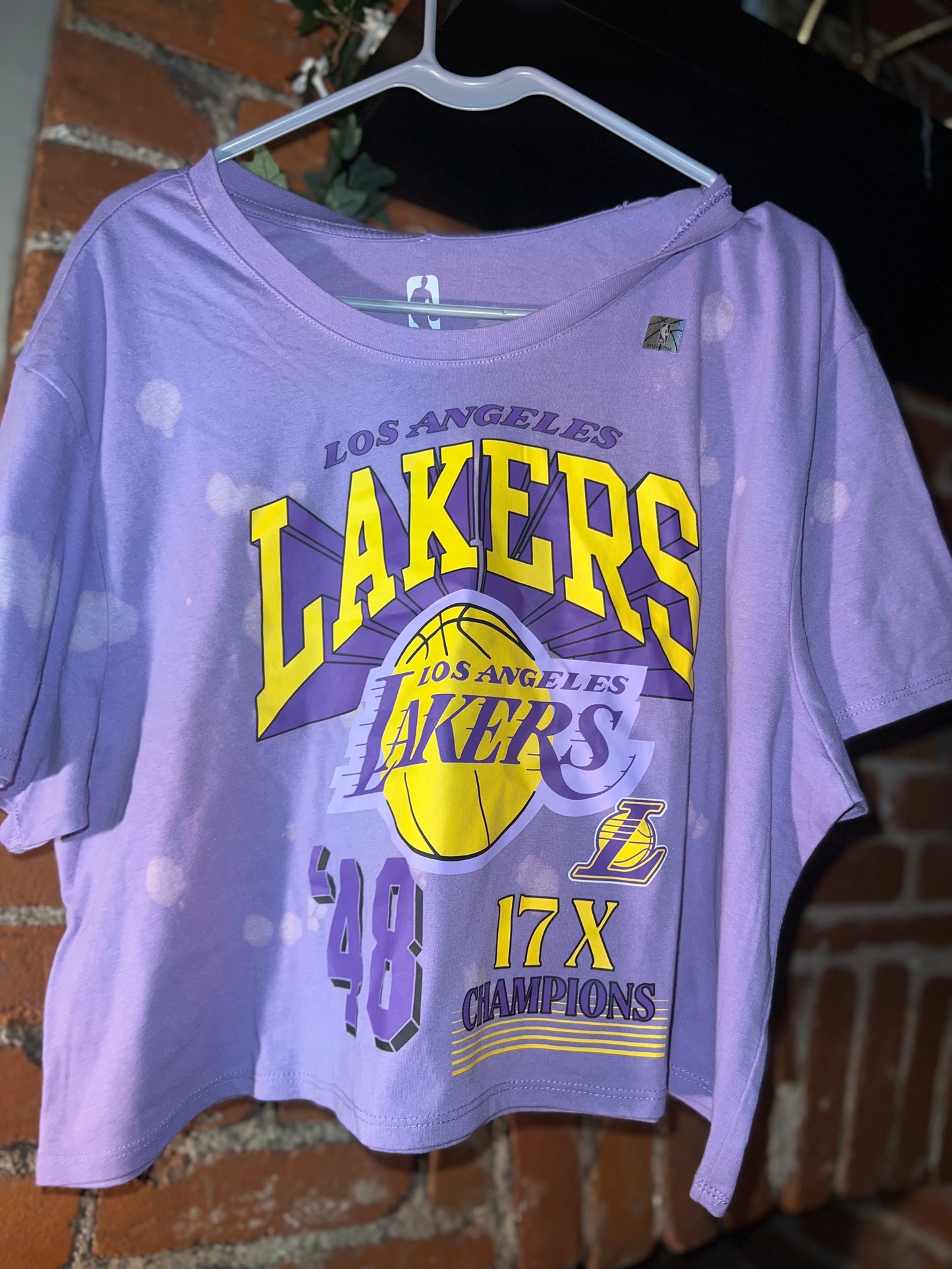 Los Angeles Lakers Cropped Distressed Tee