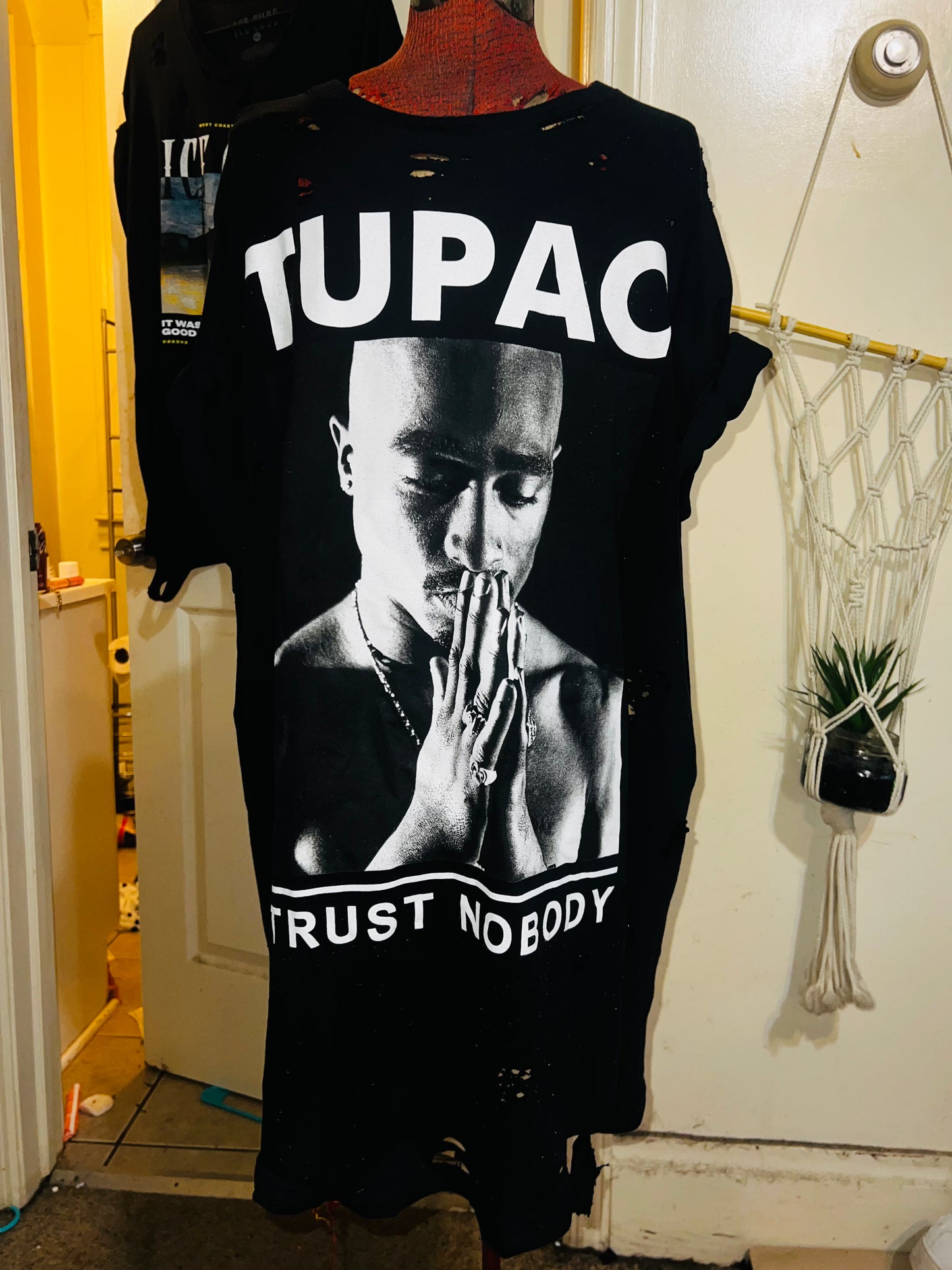Tupac “Trust Nobody” Oversized Distressed Tee