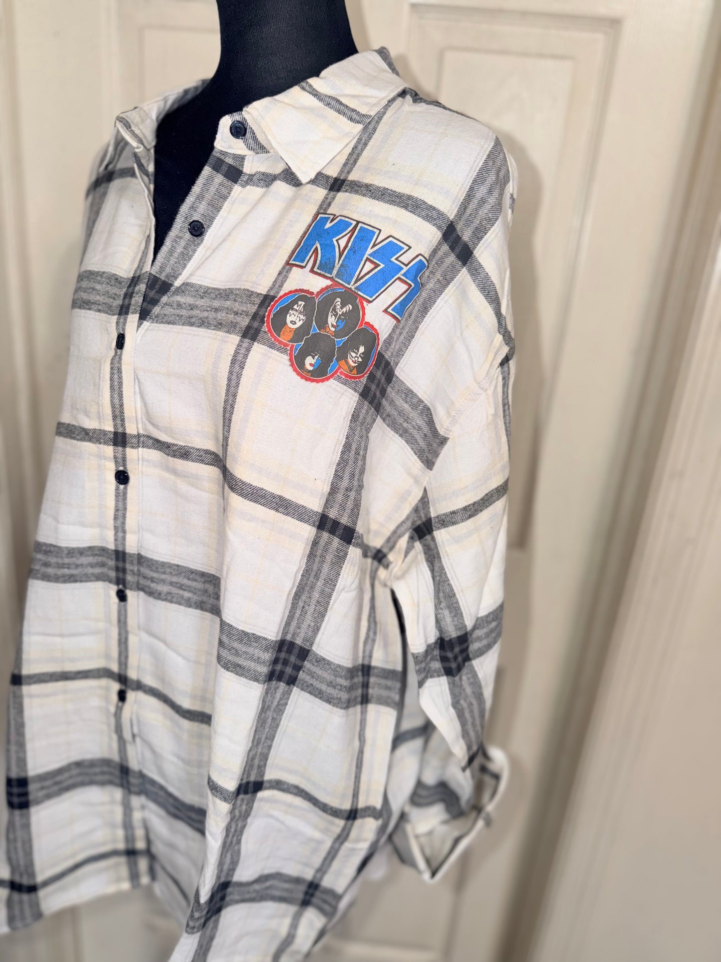 Kiss Oversized Double Sided Flannel