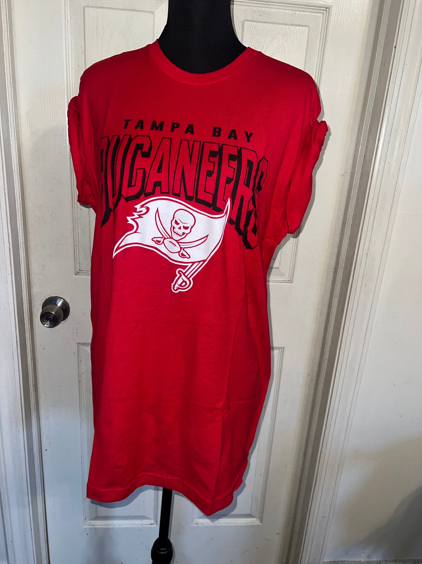 Tampa Bay Buccaneers Oversized Distressed Tee