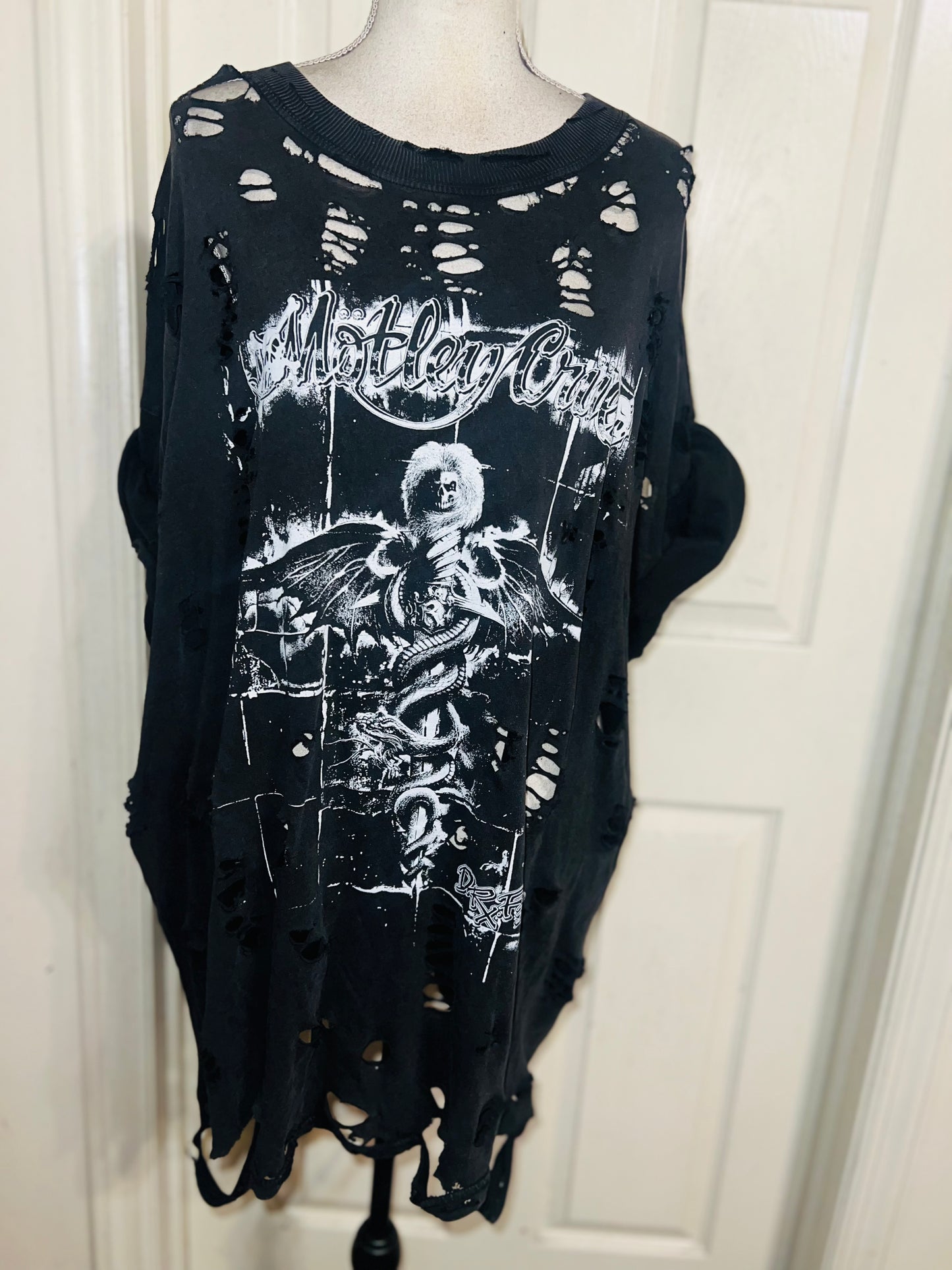 Motley Crue Oversized Distressed Tee