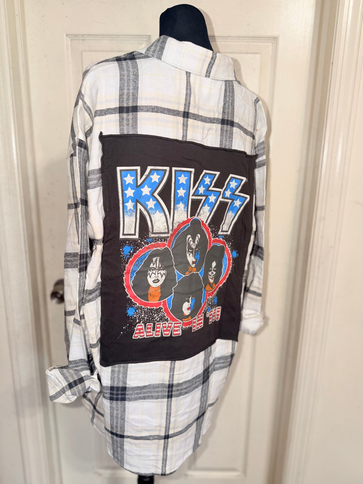 Kiss Oversized Double Sided Flannel