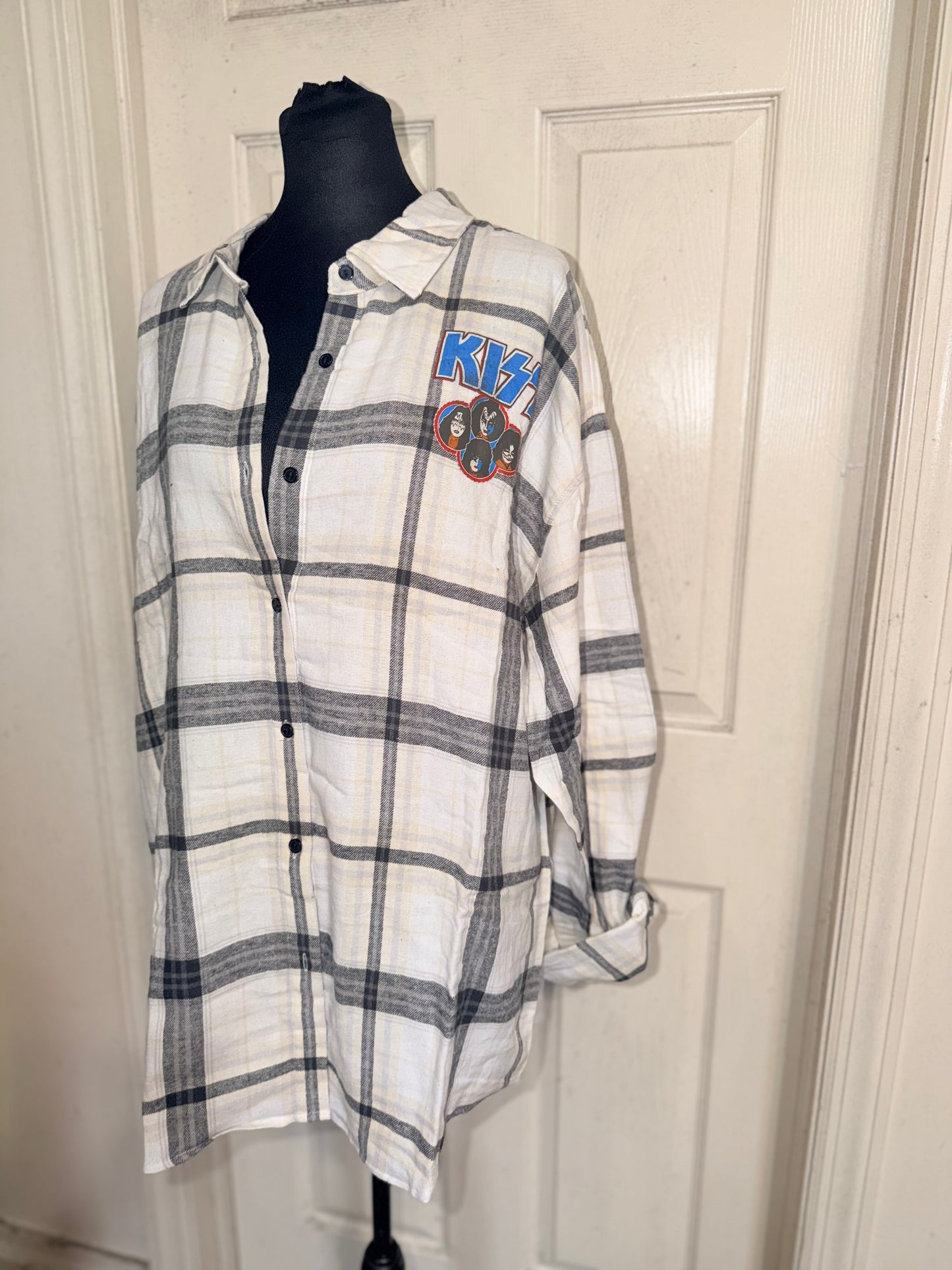 Kiss Oversized Double Sided Flannel