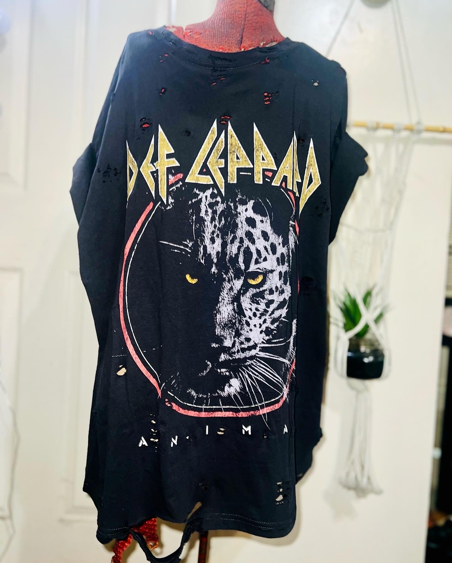 Def Leppard Animal Oversized Tee