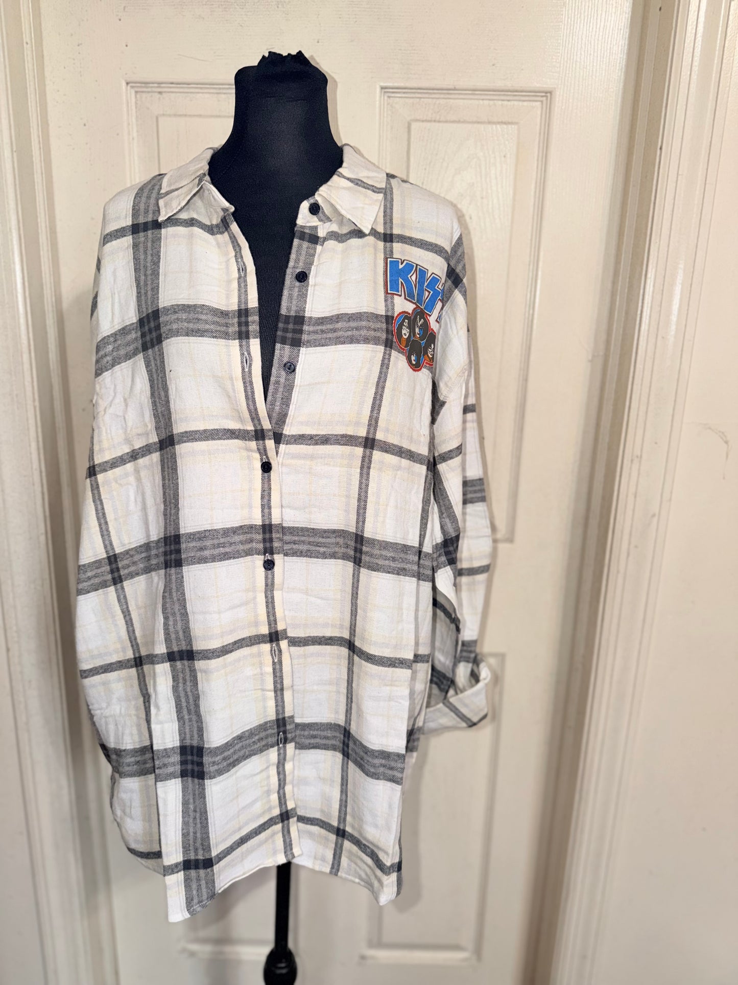 Kiss Oversized Double Sided Flannel