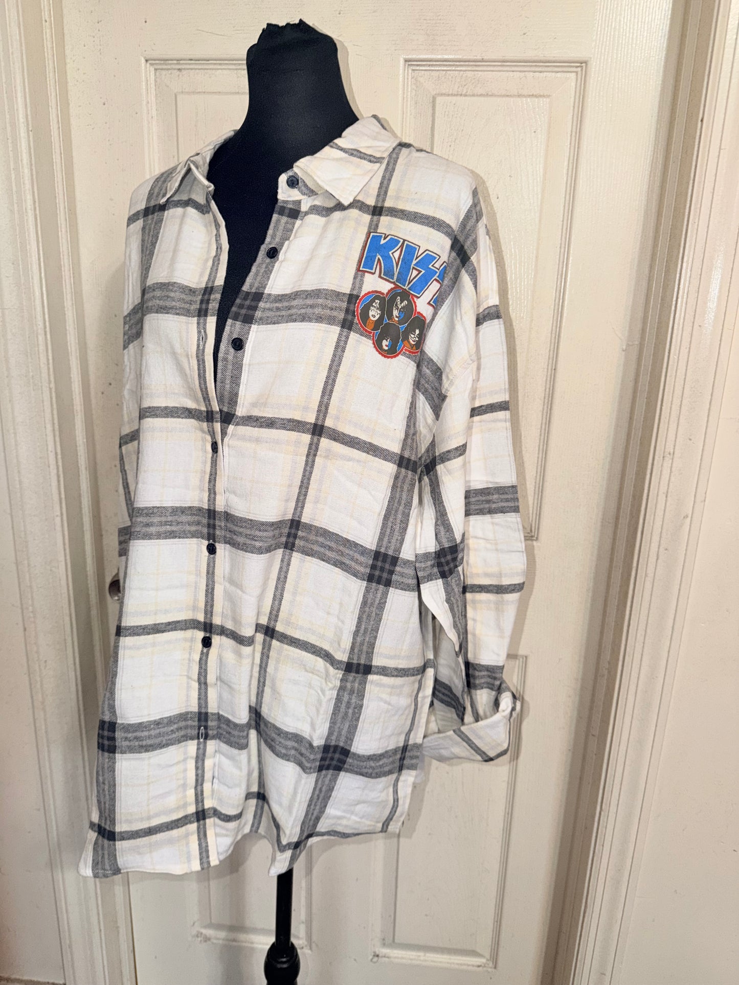 Kiss Oversized Double Sided Flannel
