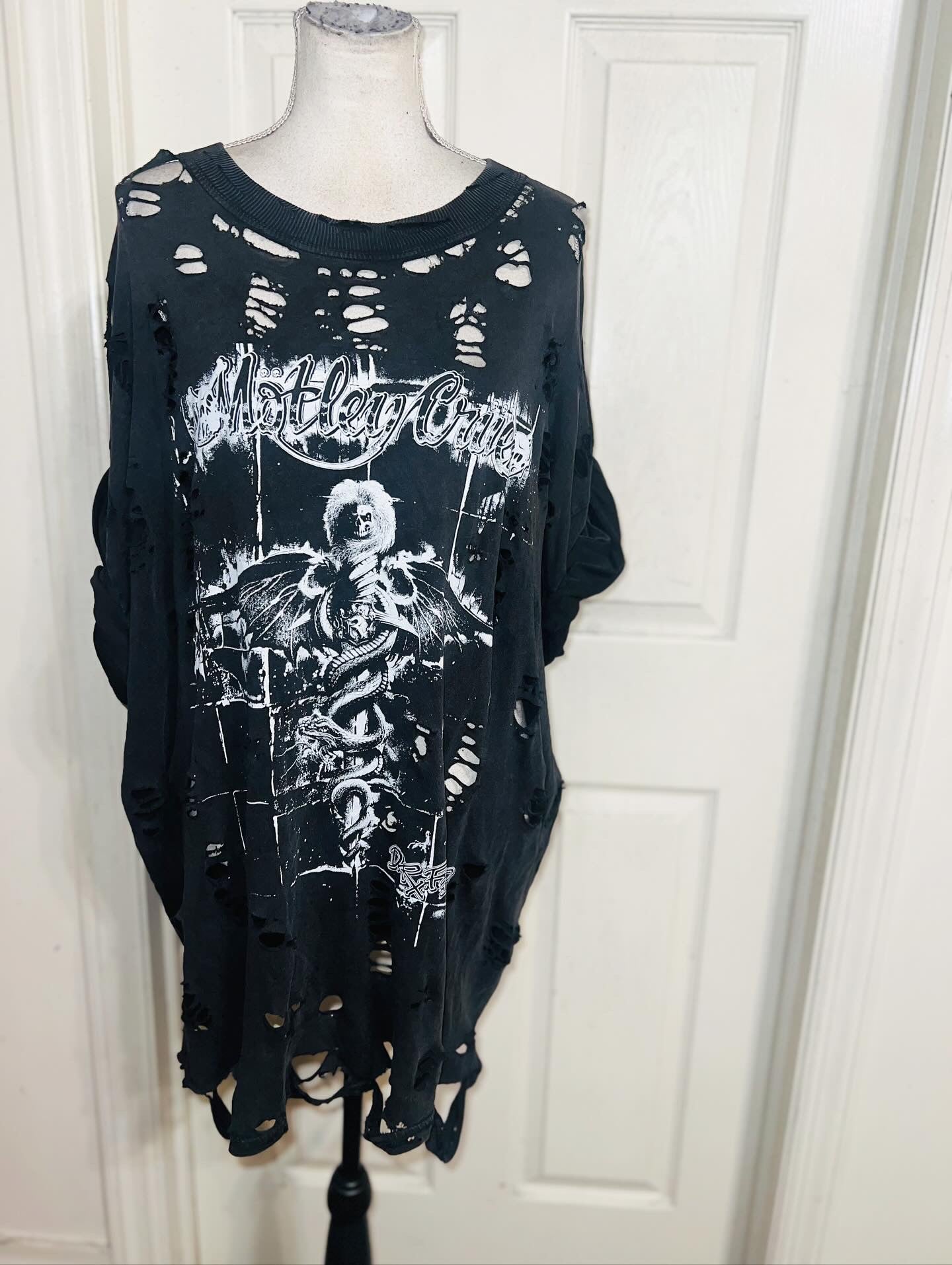 Motley Crue Oversized Distressed Tee