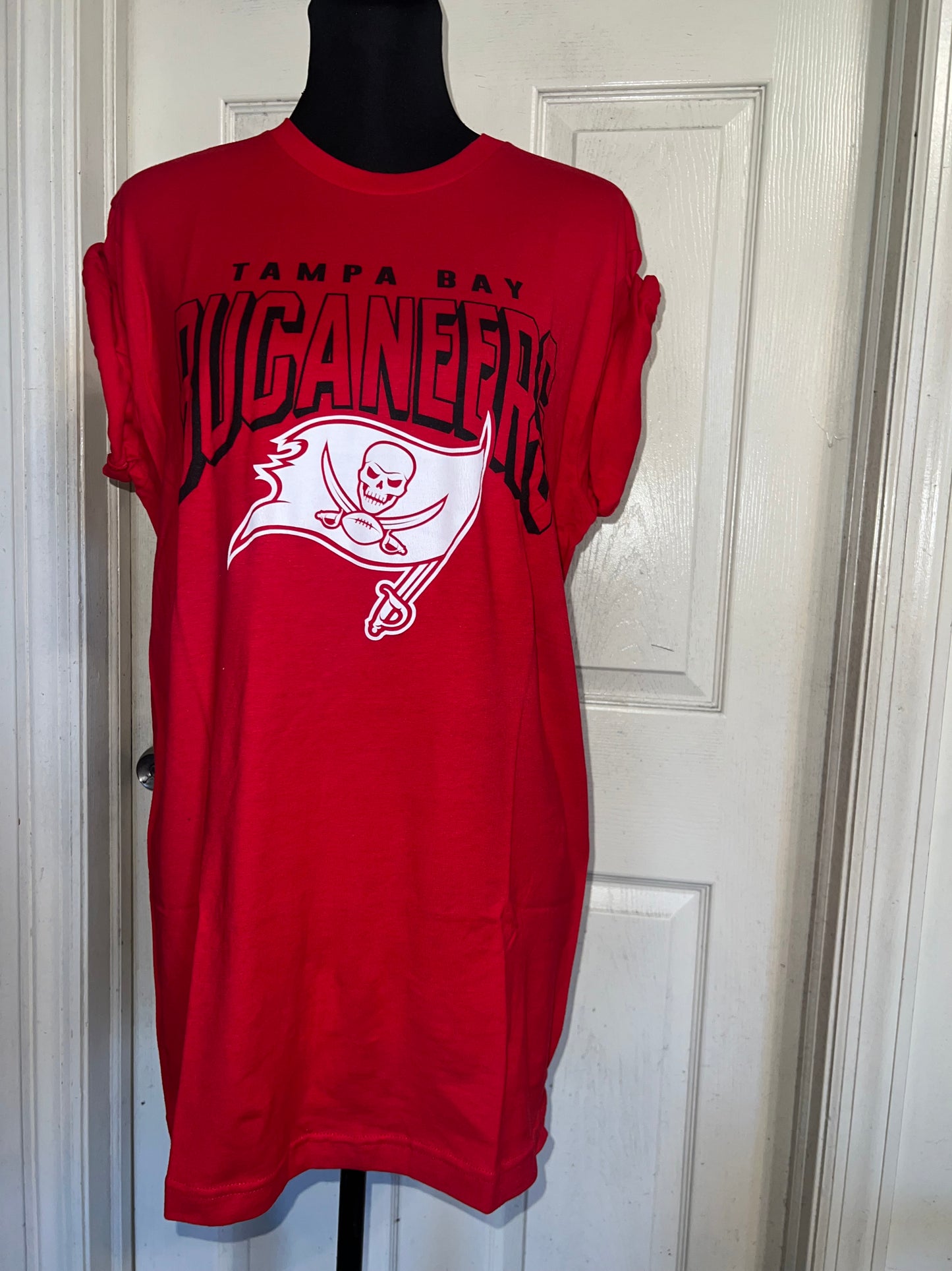 Tampa Bay Buccaneers Oversized Distressed Tee