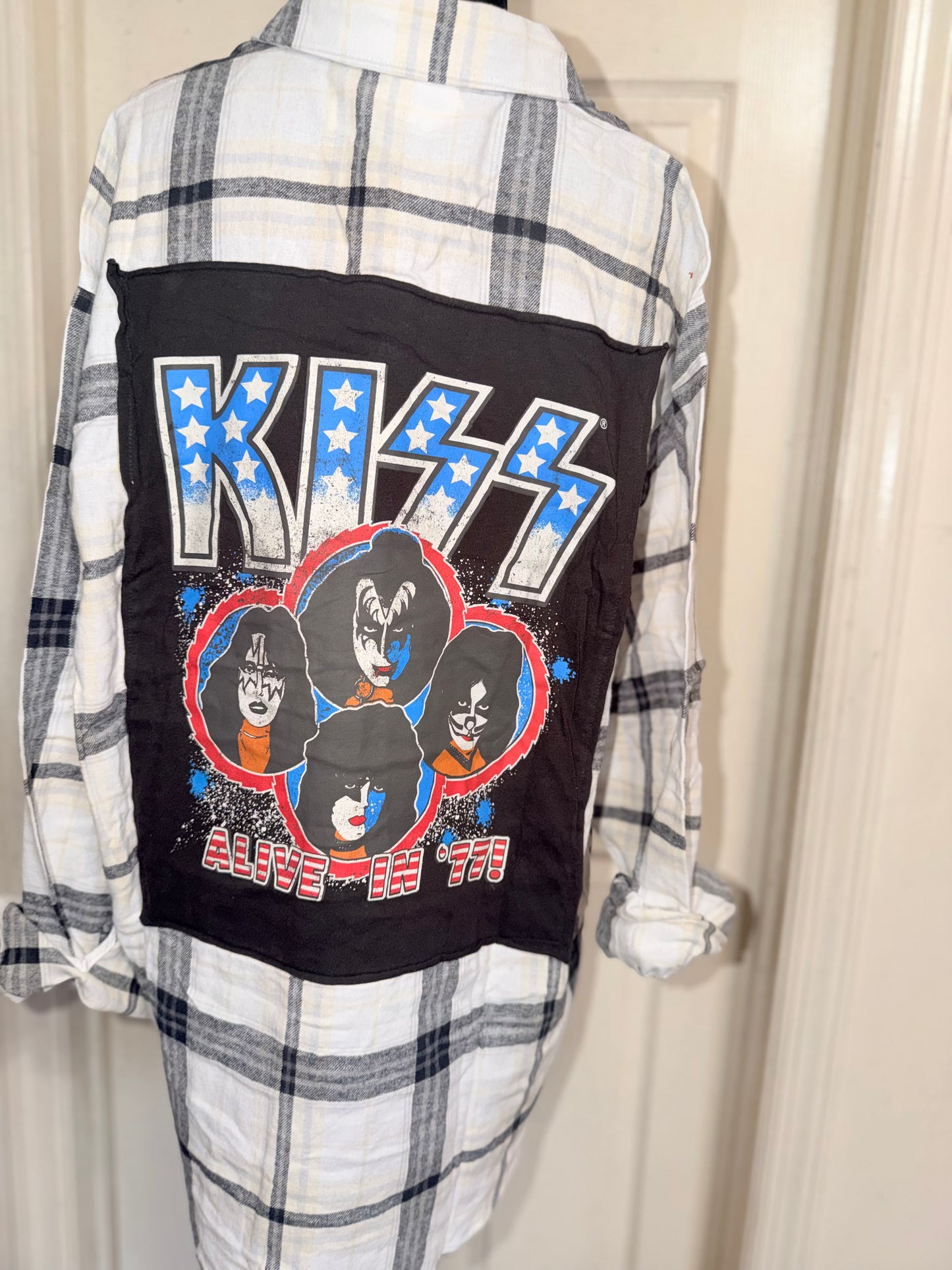 Kiss Oversized Double Sided Flannel