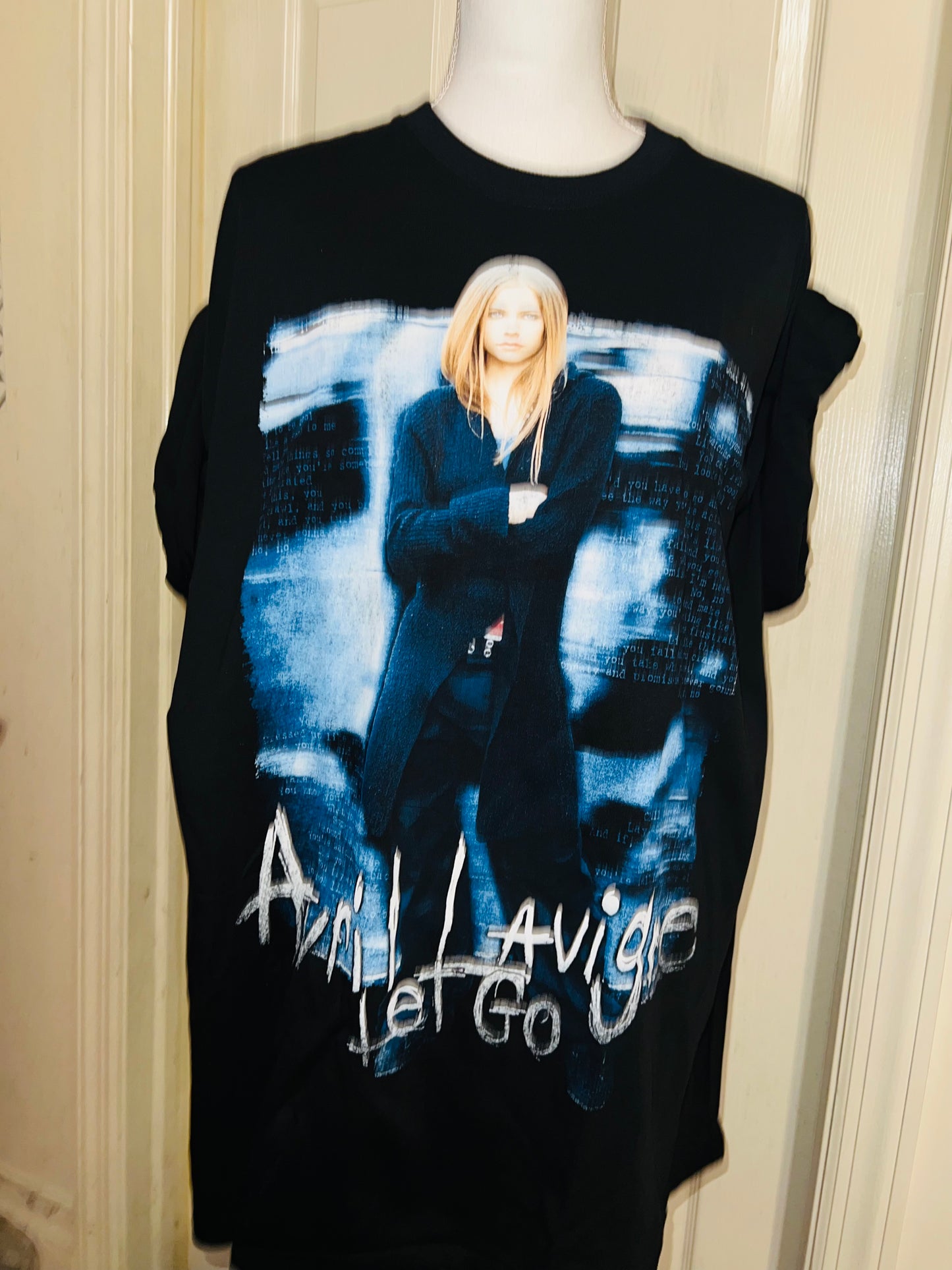 Avril Lavigne Oversized Distressed Tee