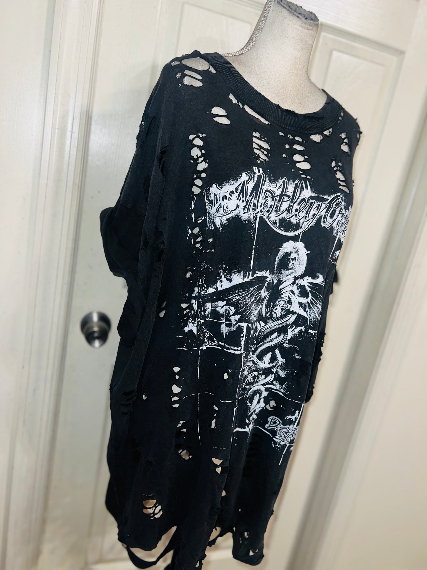 Motley Crue Oversized Distressed Tee