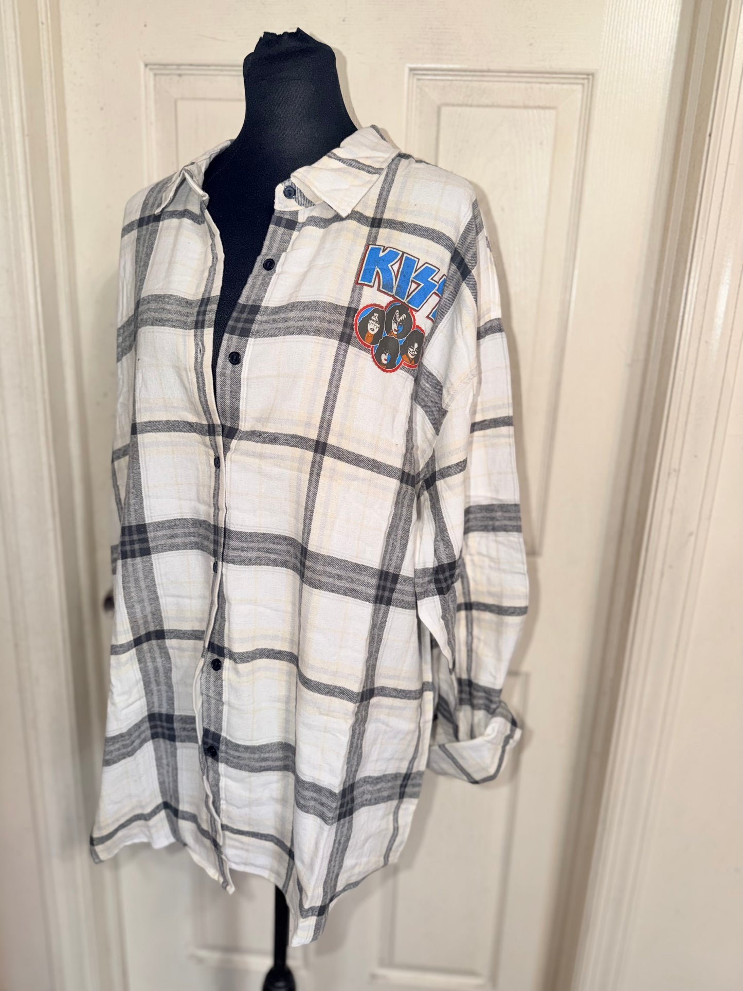 Kiss Oversized Double Sided Flannel