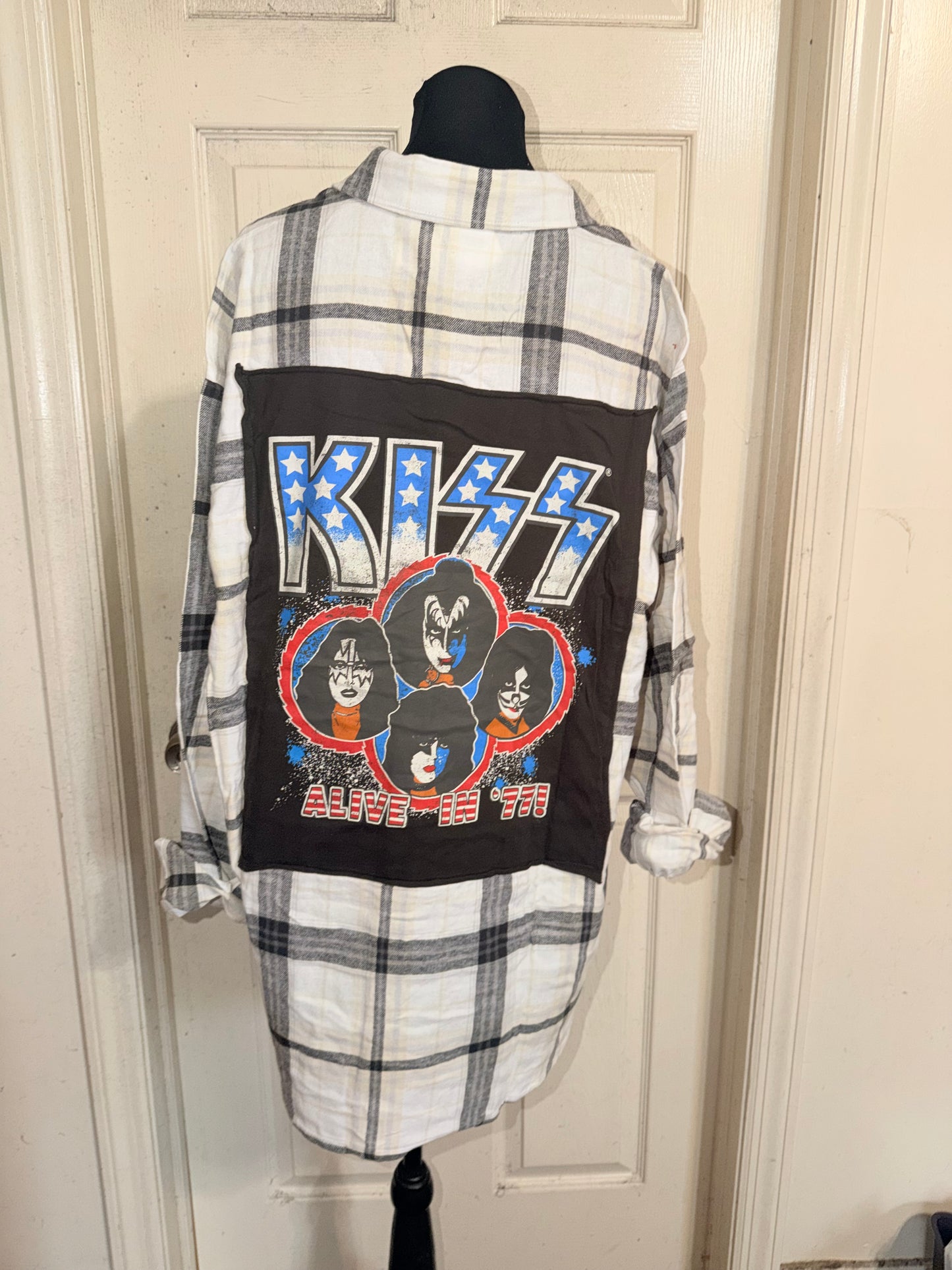 Kiss Oversized Double Sided Flannel