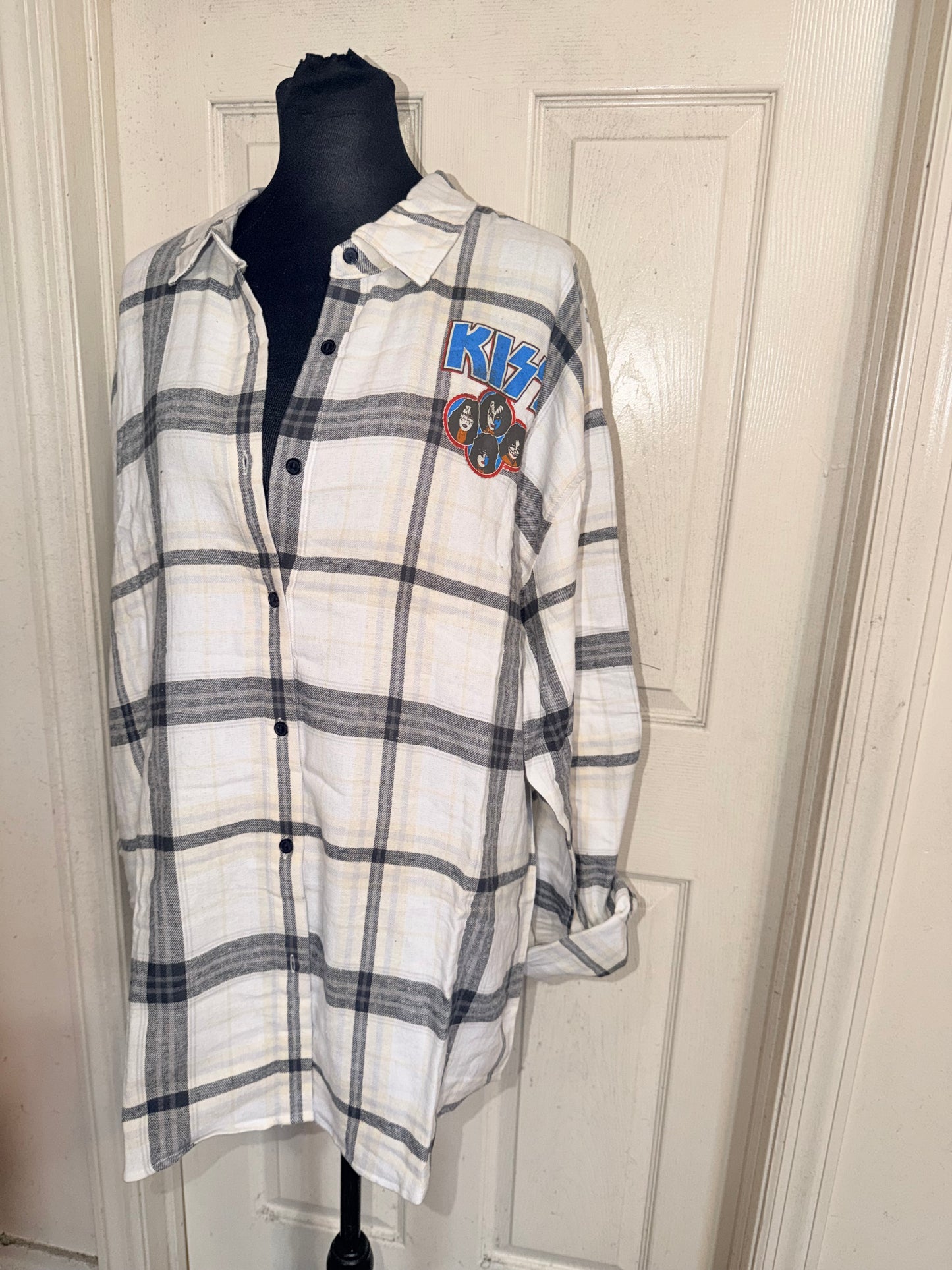 Kiss Oversized Double Sided Flannel