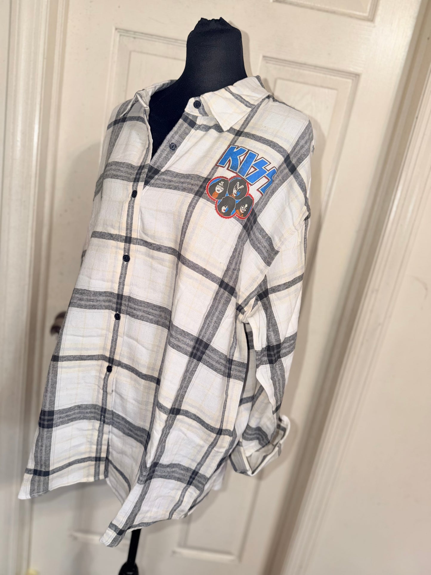 Kiss Oversized Double Sided Flannel