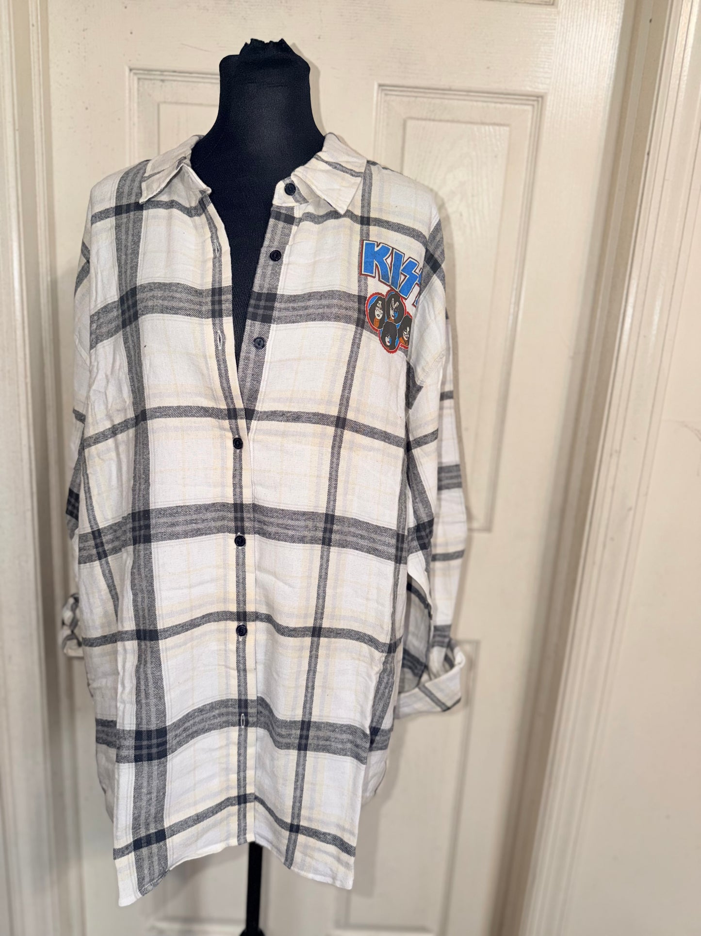 Kiss Oversized Double Sided Flannel