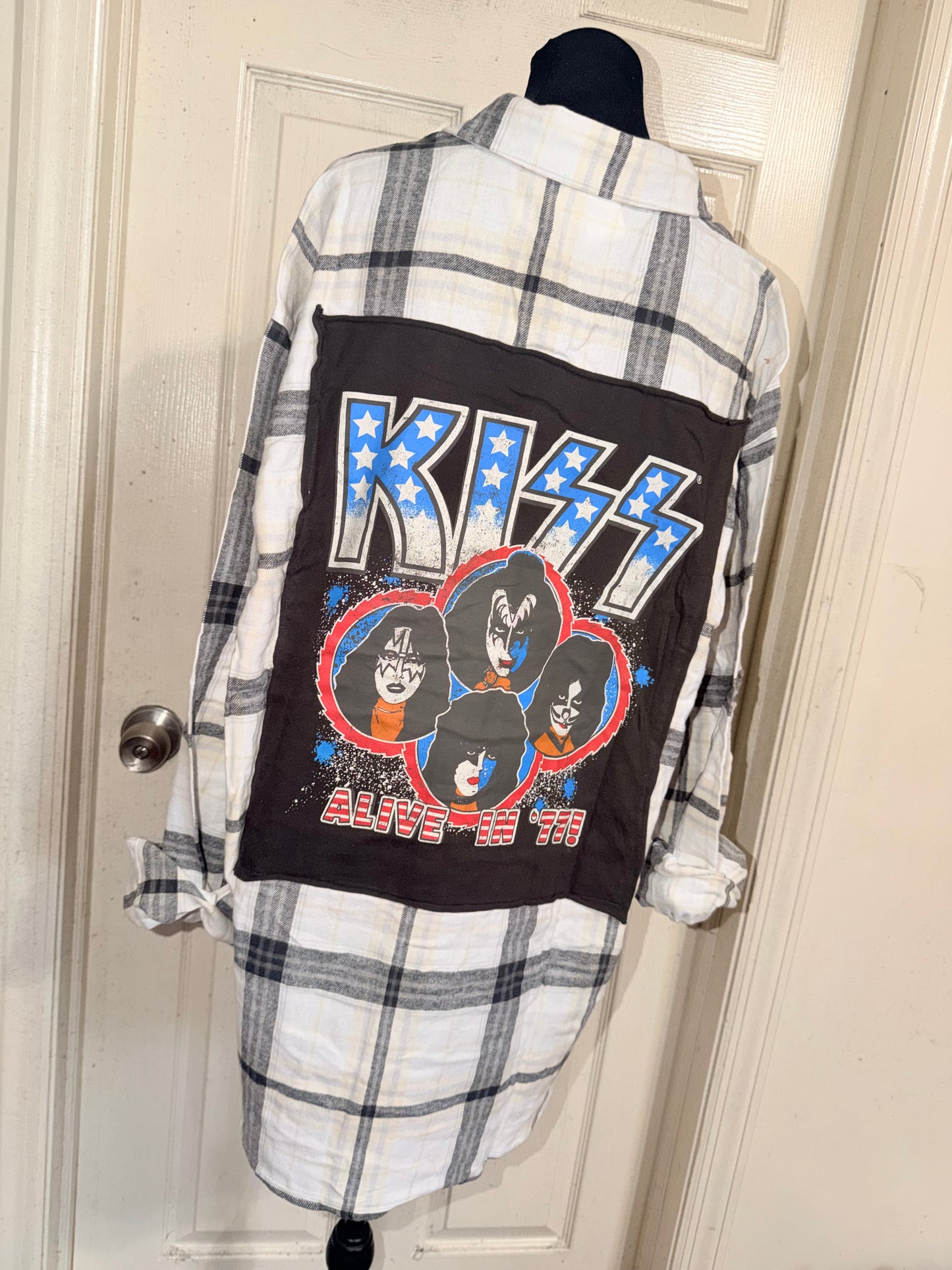 Kiss Oversized Double Sided Flannel