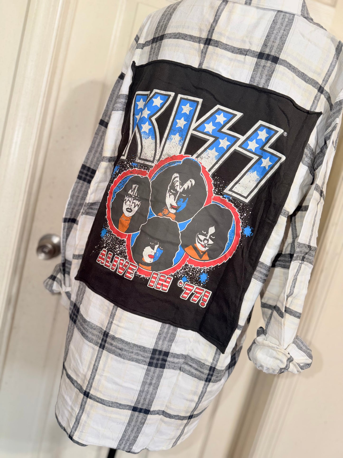 Kiss Oversized Double Sided Flannel