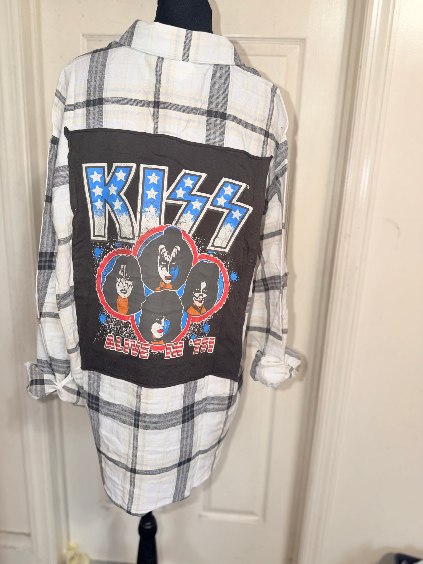 Kiss Oversized Double Sided Flannel