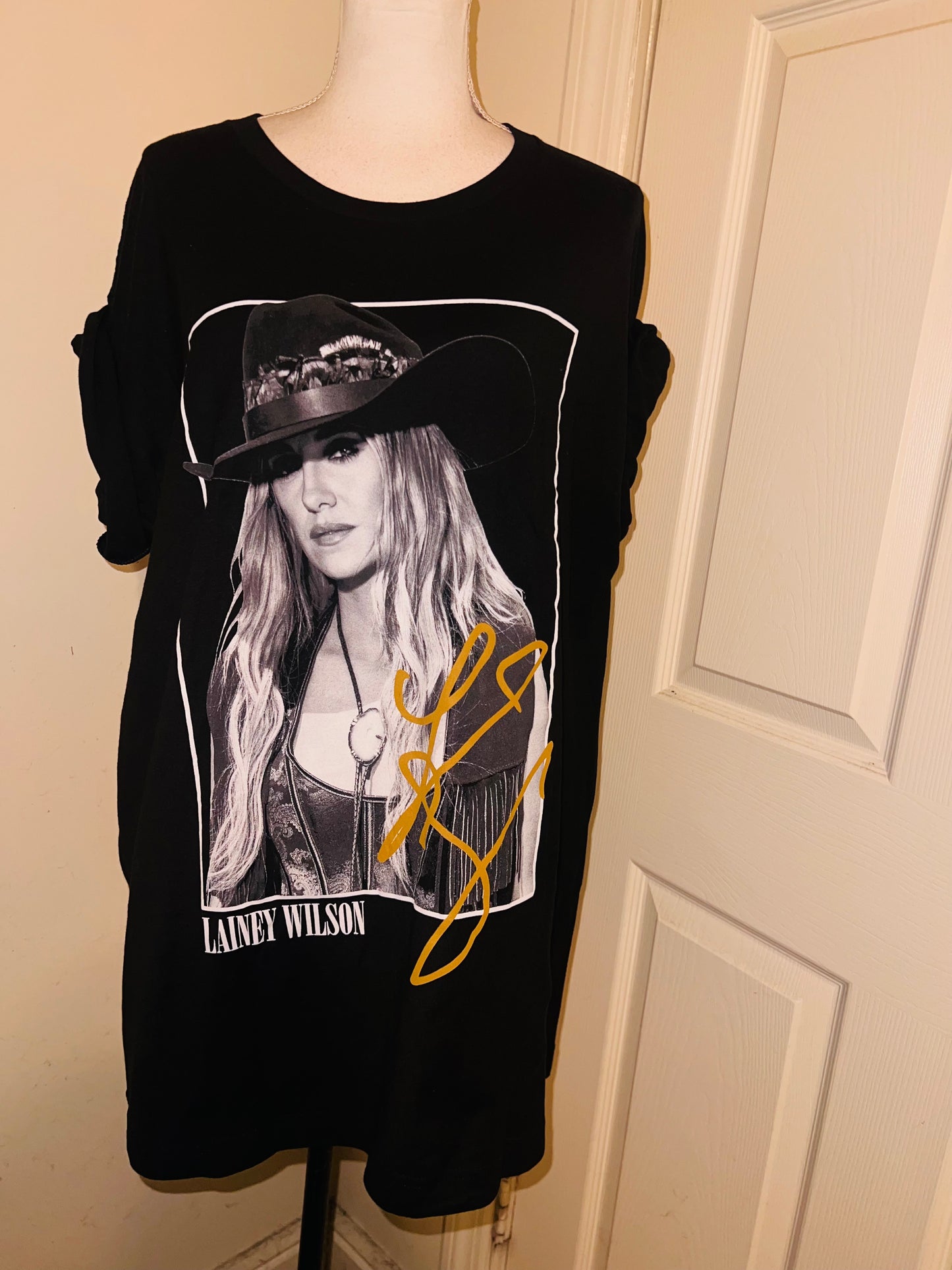 Lainey Wilson Oversized Distressed Tee