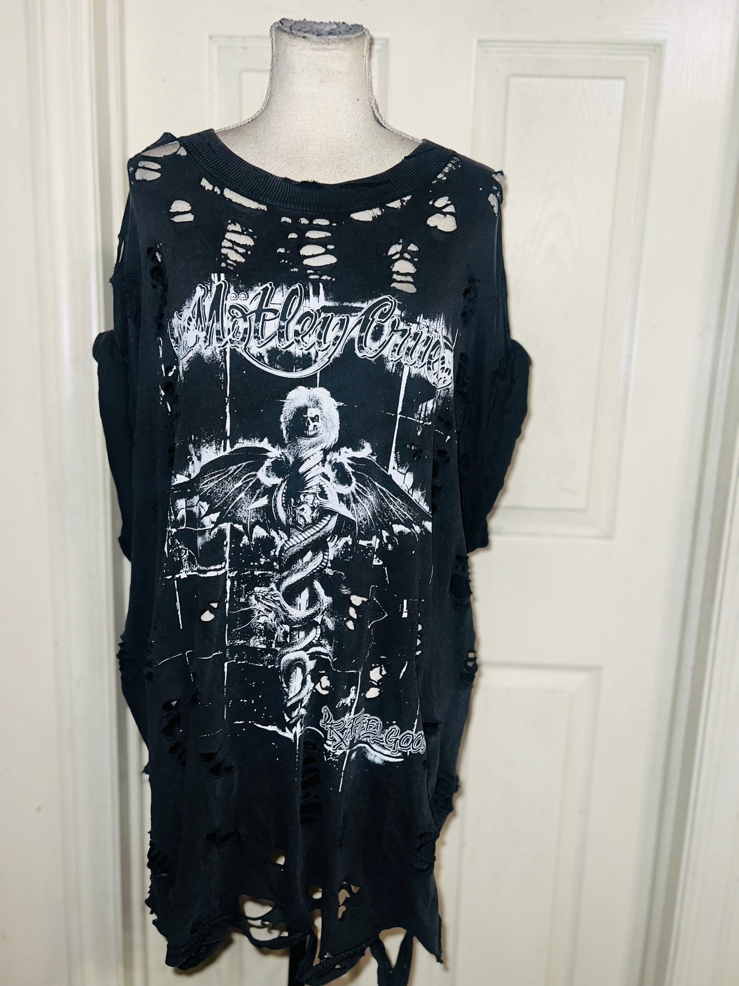 Motley Crue Oversized Distressed Tee