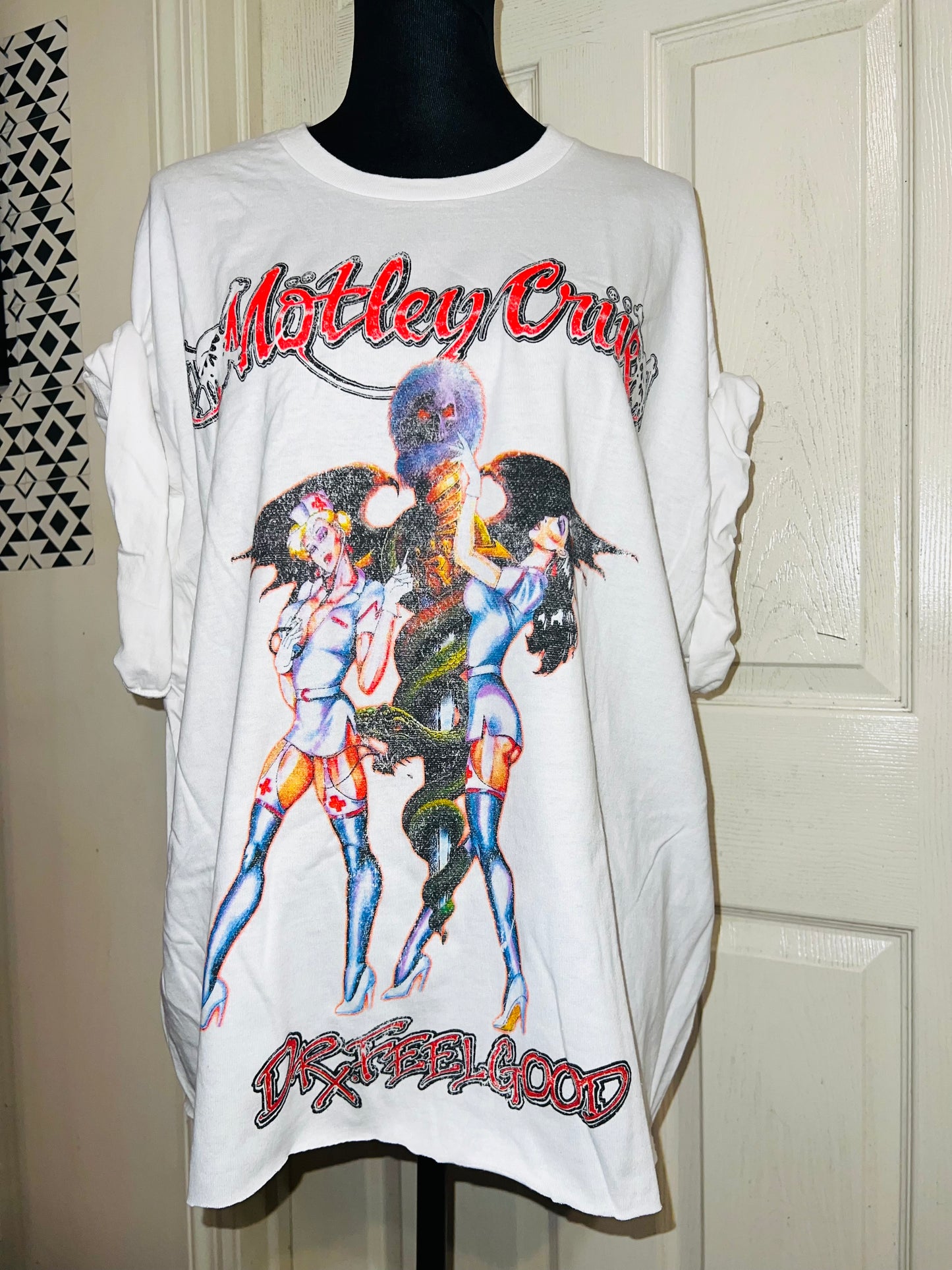 Mötley Crüe Oversized Distressed Tee