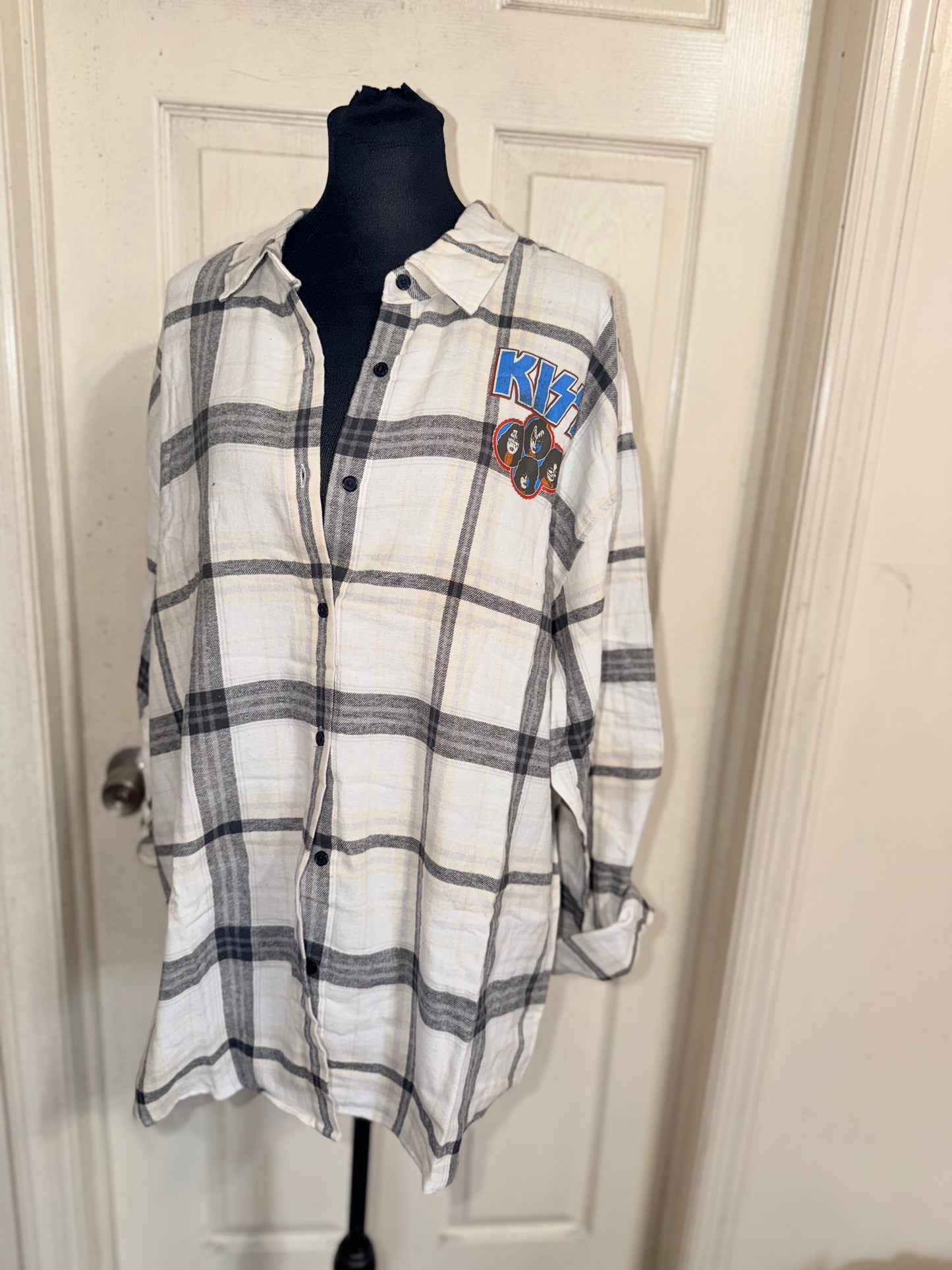 Kiss Oversized Double Sided Flannel
