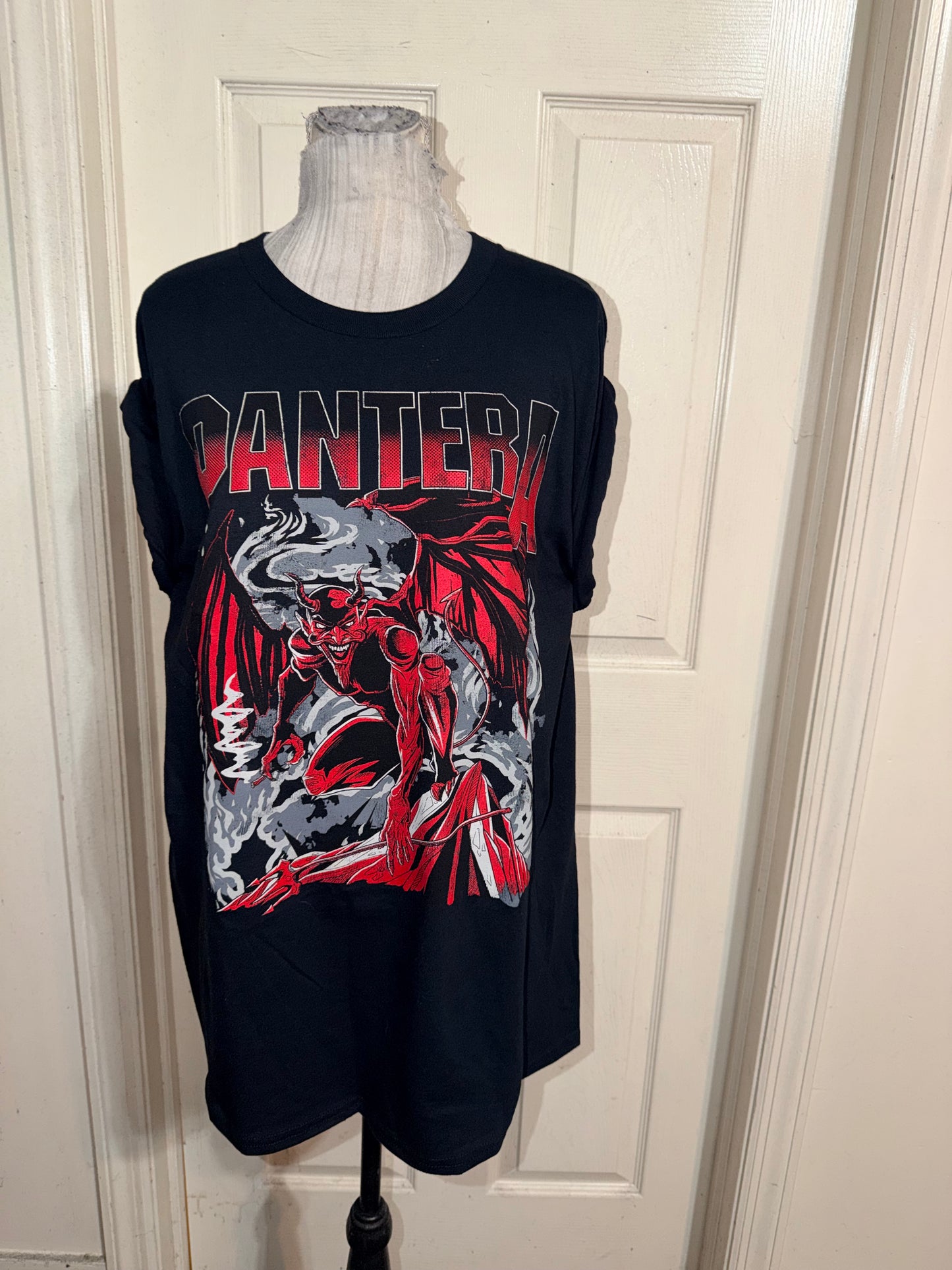 Pantera Oversized Distressed Tee