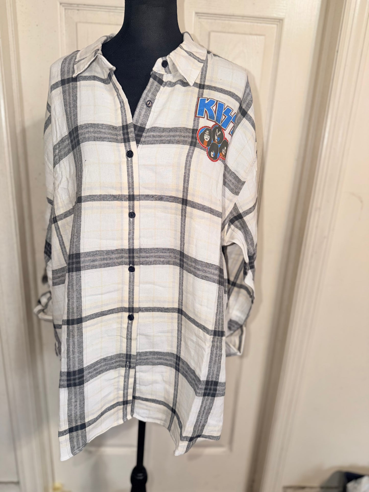 Kiss Oversized Double Sided Flannel