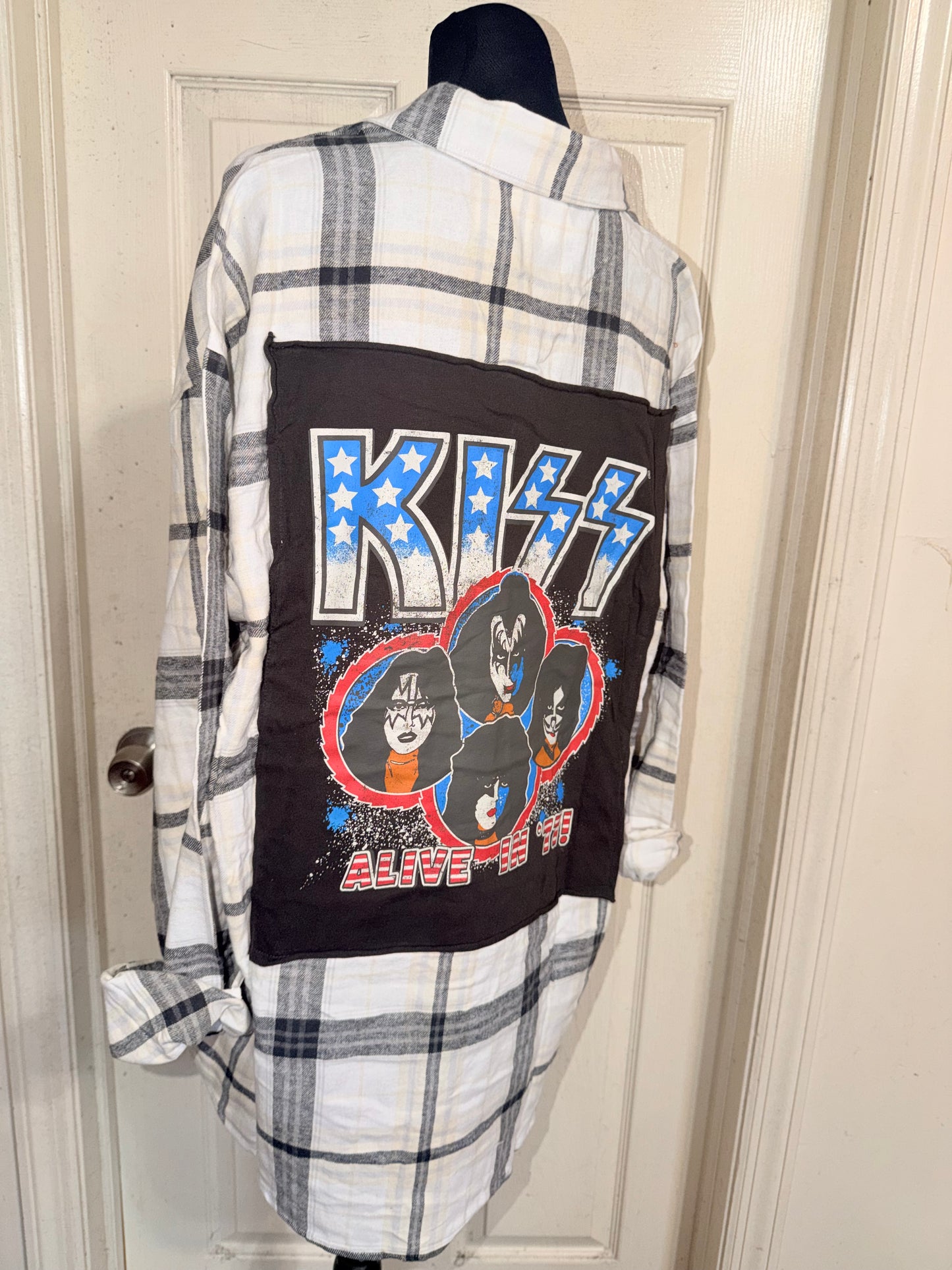 Kiss Oversized Double Sided Flannel
