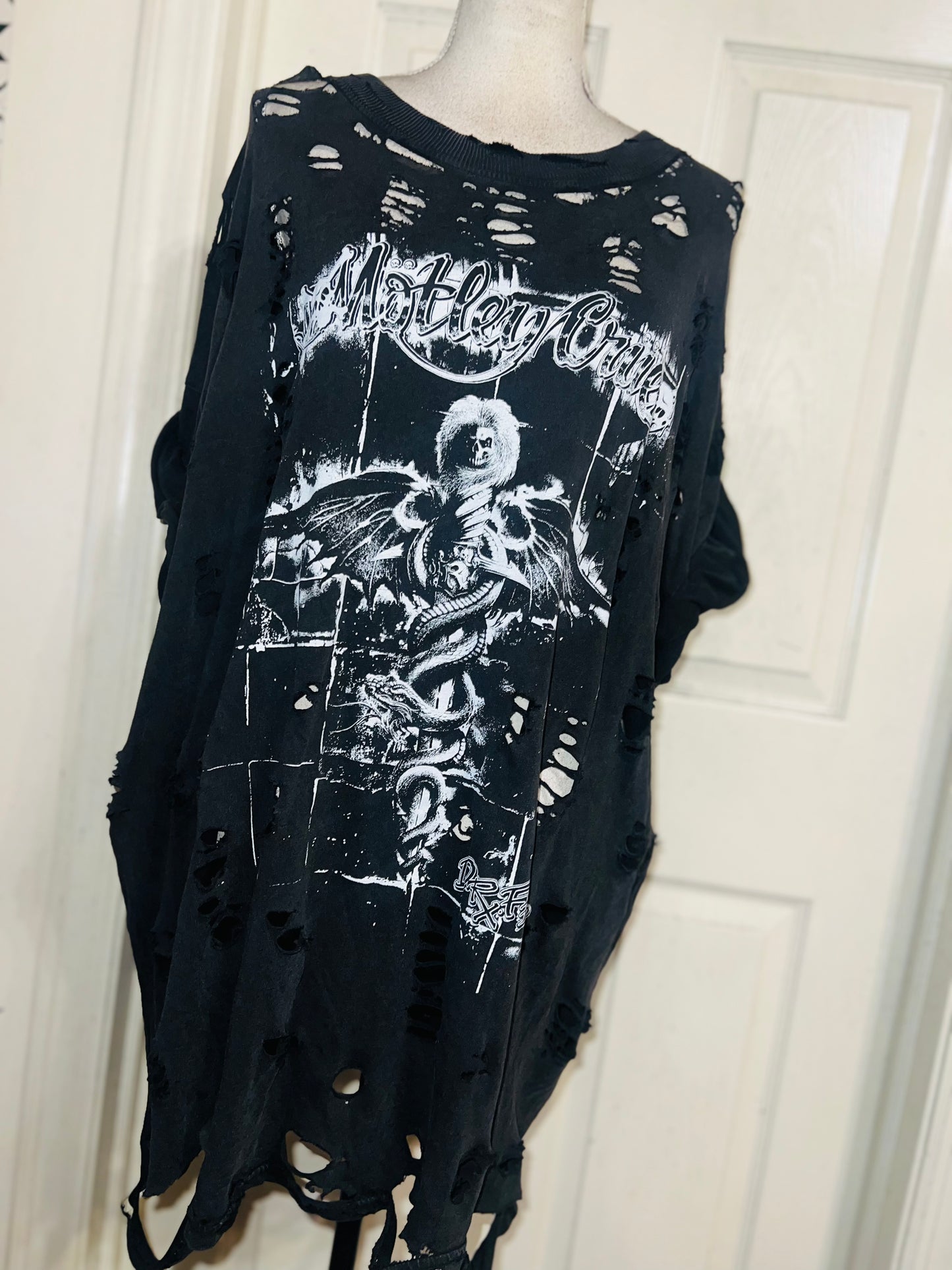 Motley Crue Oversized Distressed Tee
