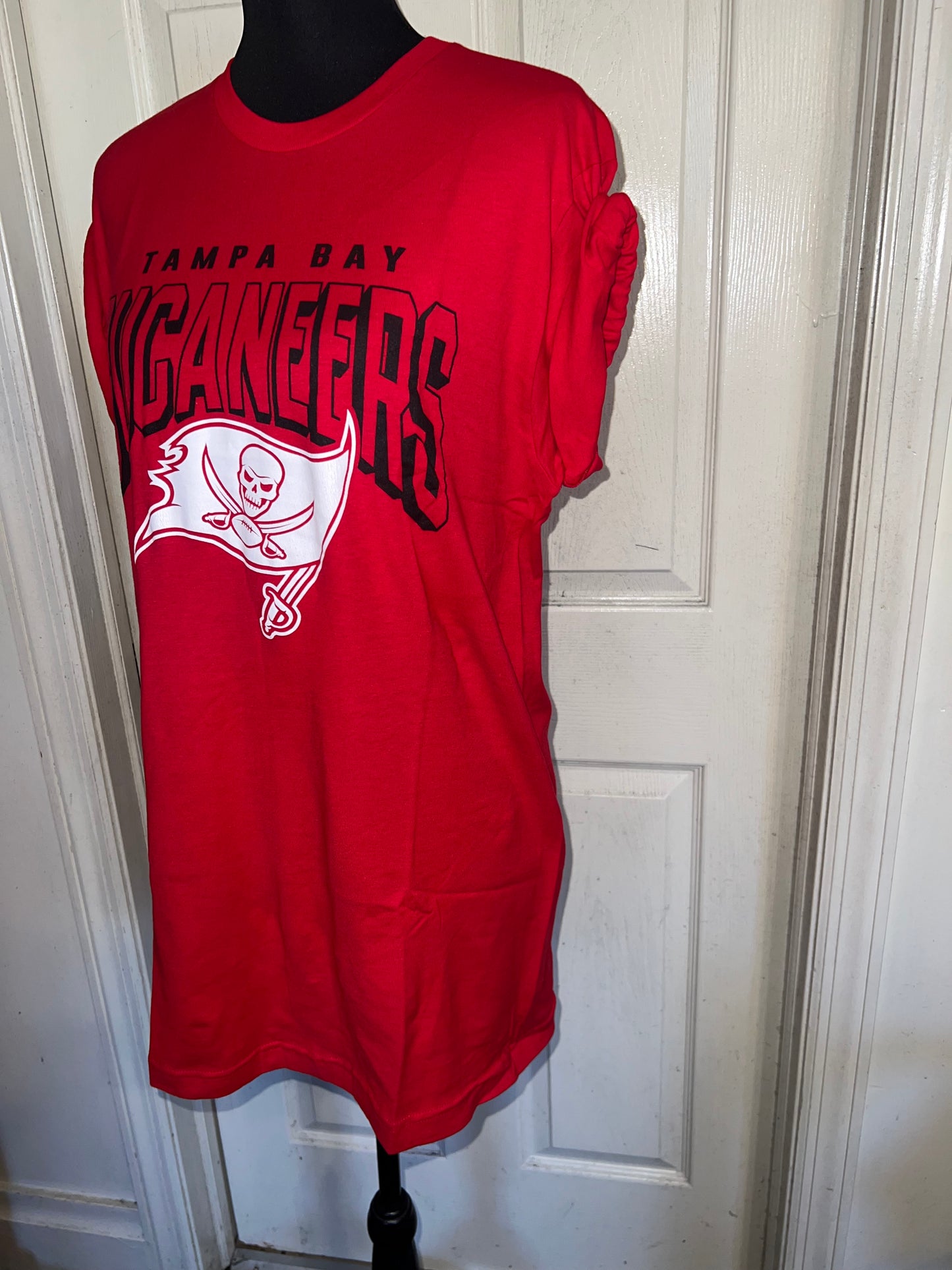 Tampa Bay Buccaneers Oversized Distressed Tee