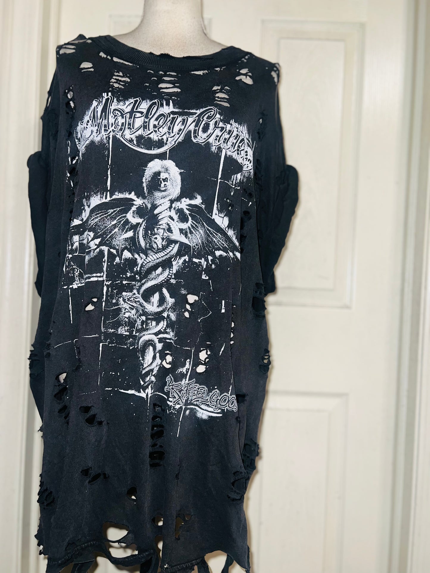 Motley Crue Oversized Distressed Tee