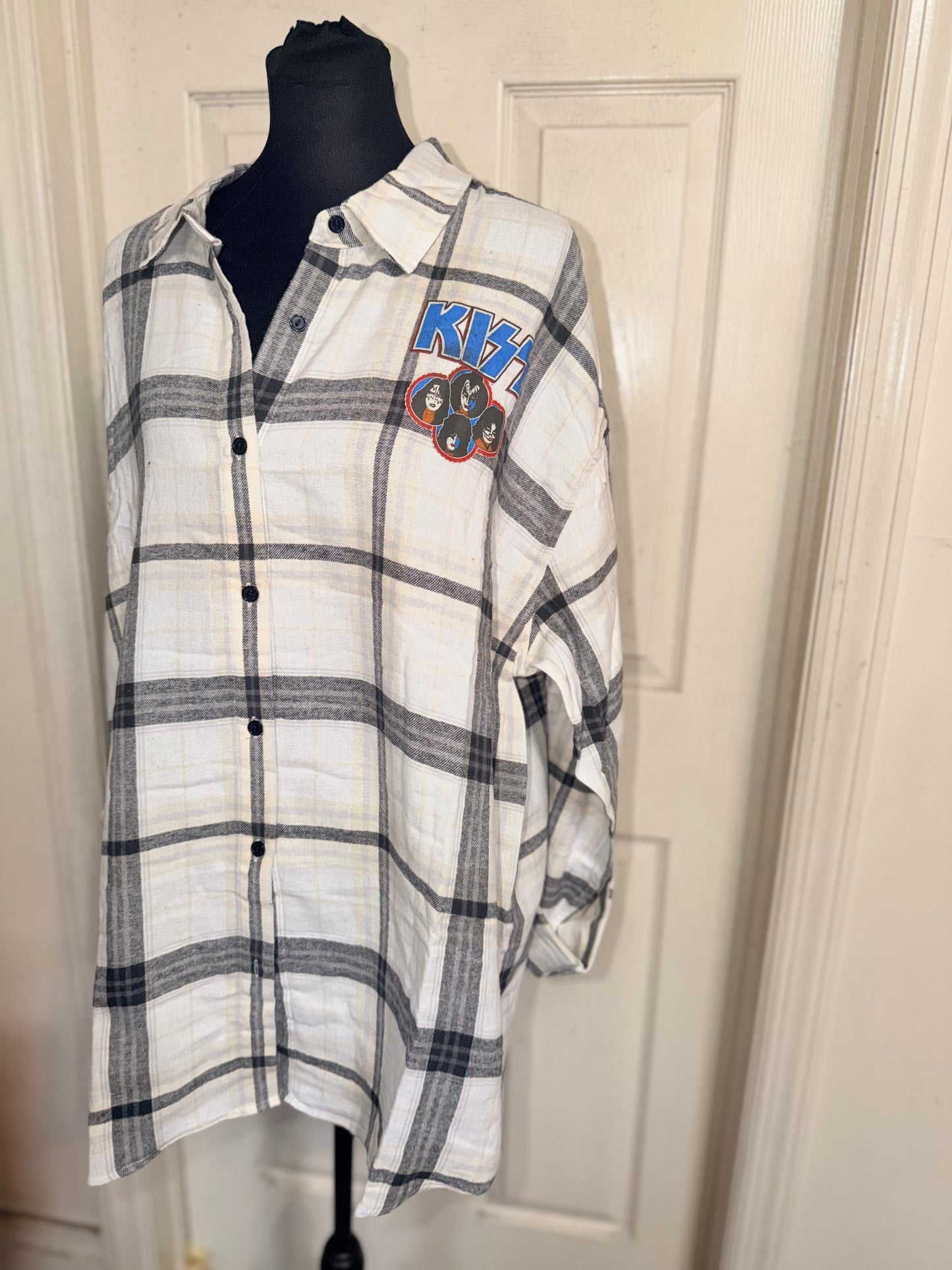 Kiss Oversized Double Sided Flannel