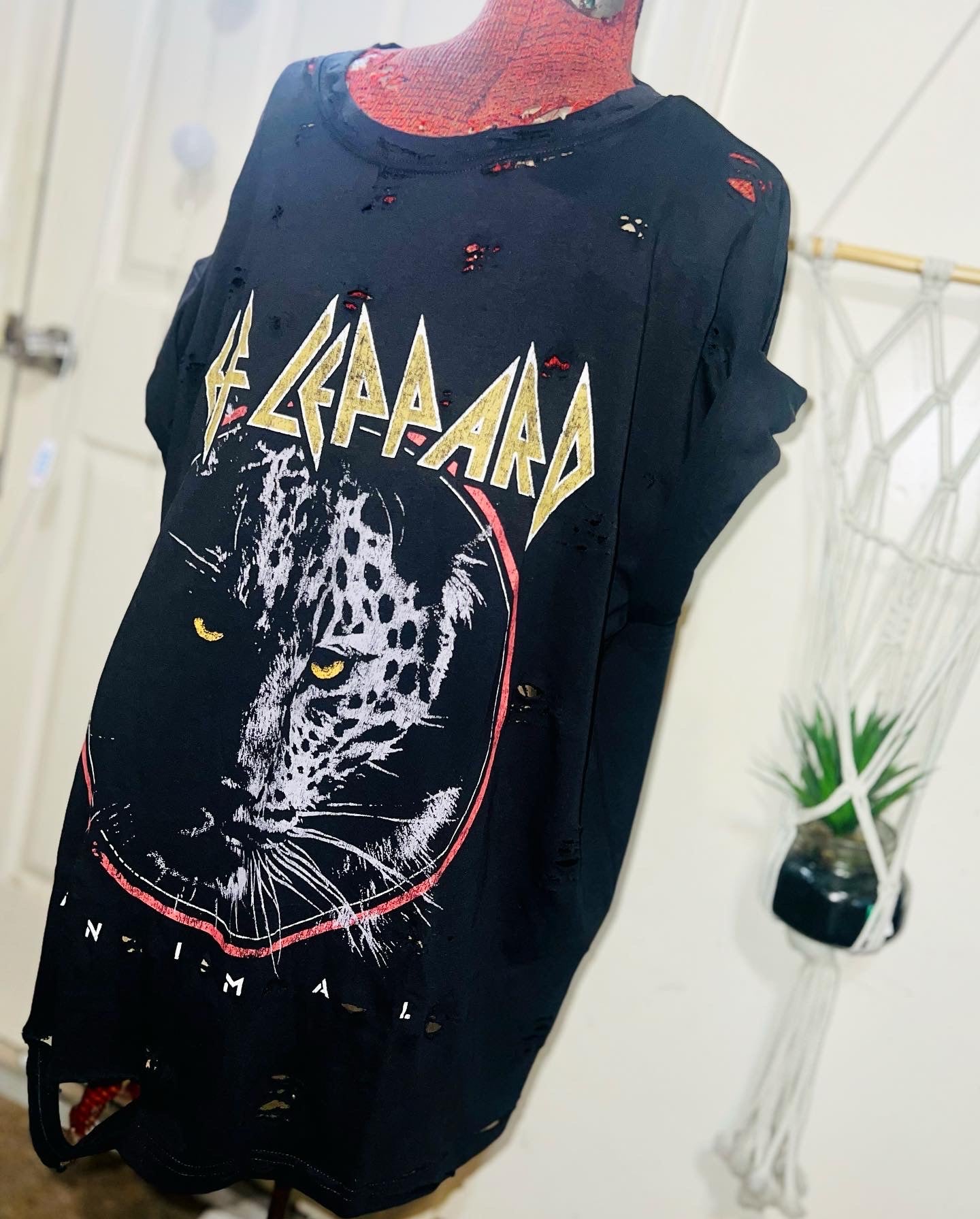 Def Leppard Animal Oversized Tee