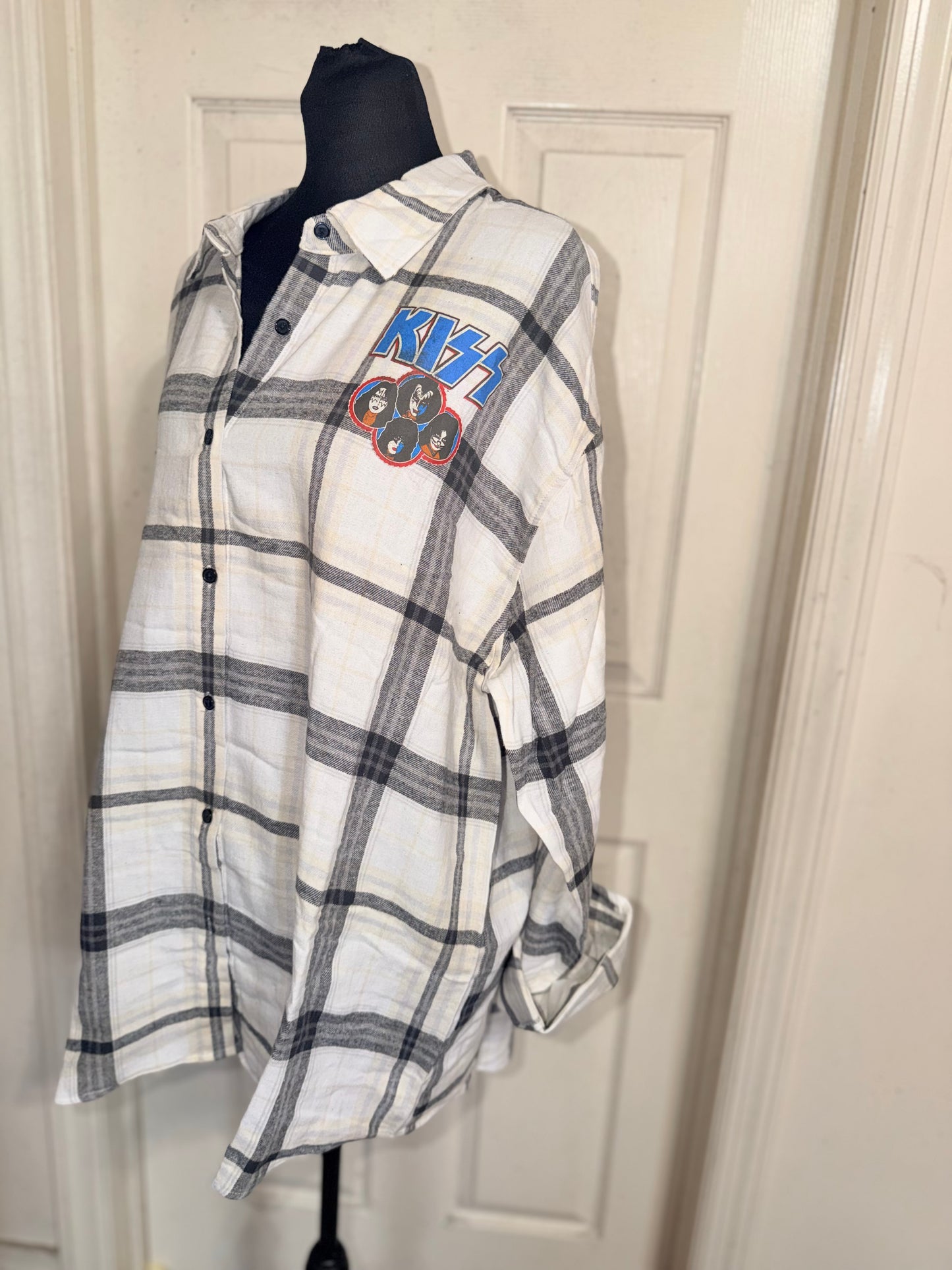 Kiss Oversized Double Sided Flannel