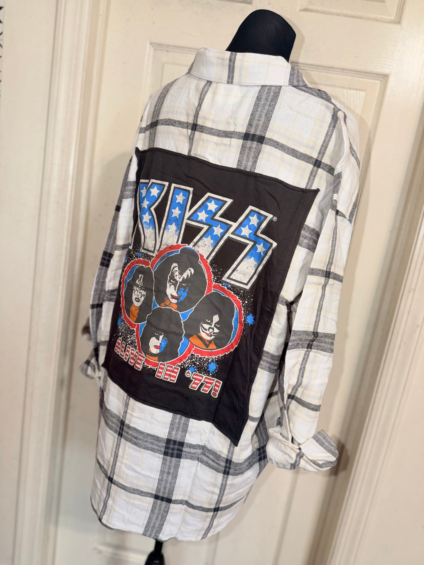 Kiss Oversized Double Sided Flannel