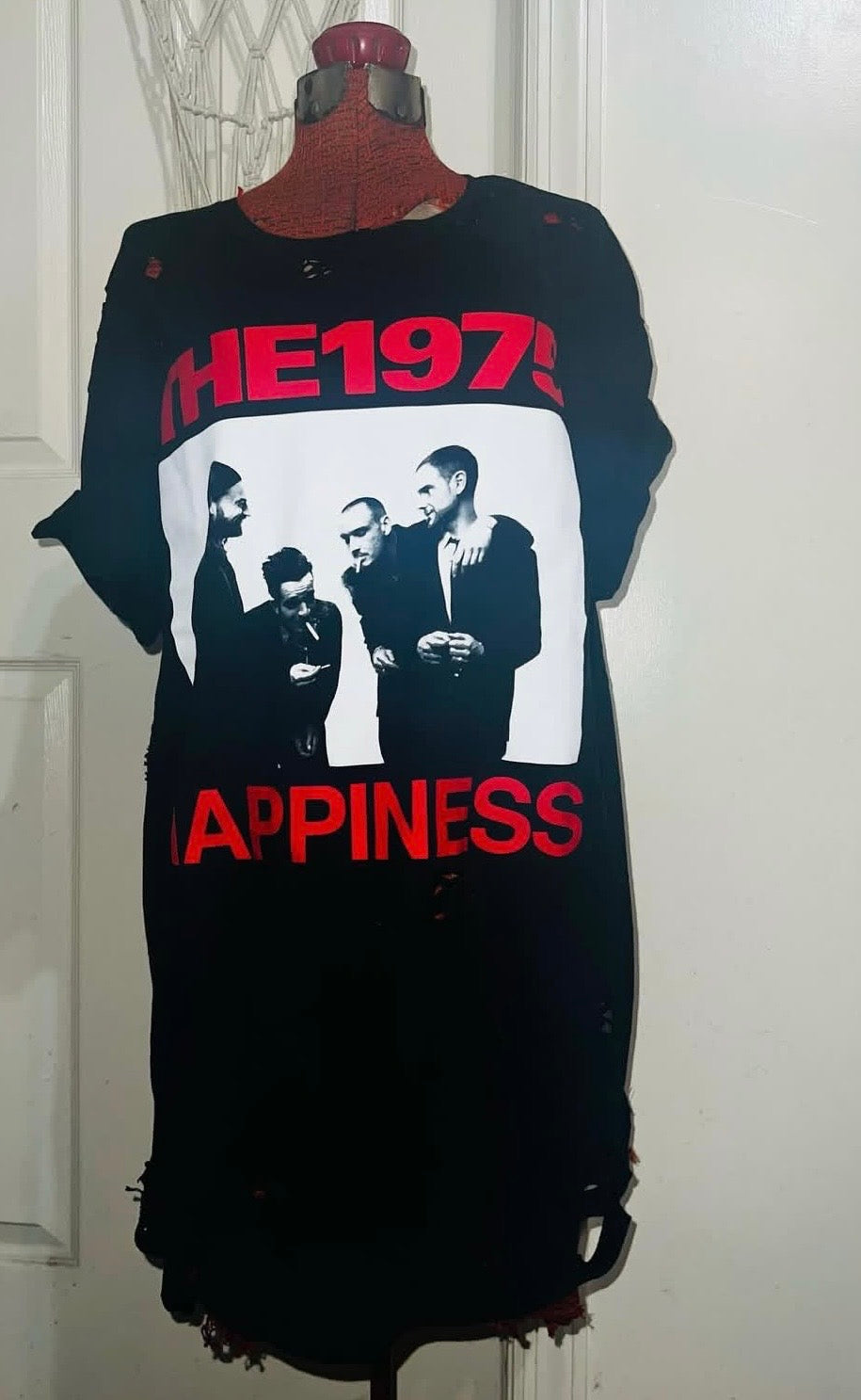 The 1975 Oversized Distressed Tee