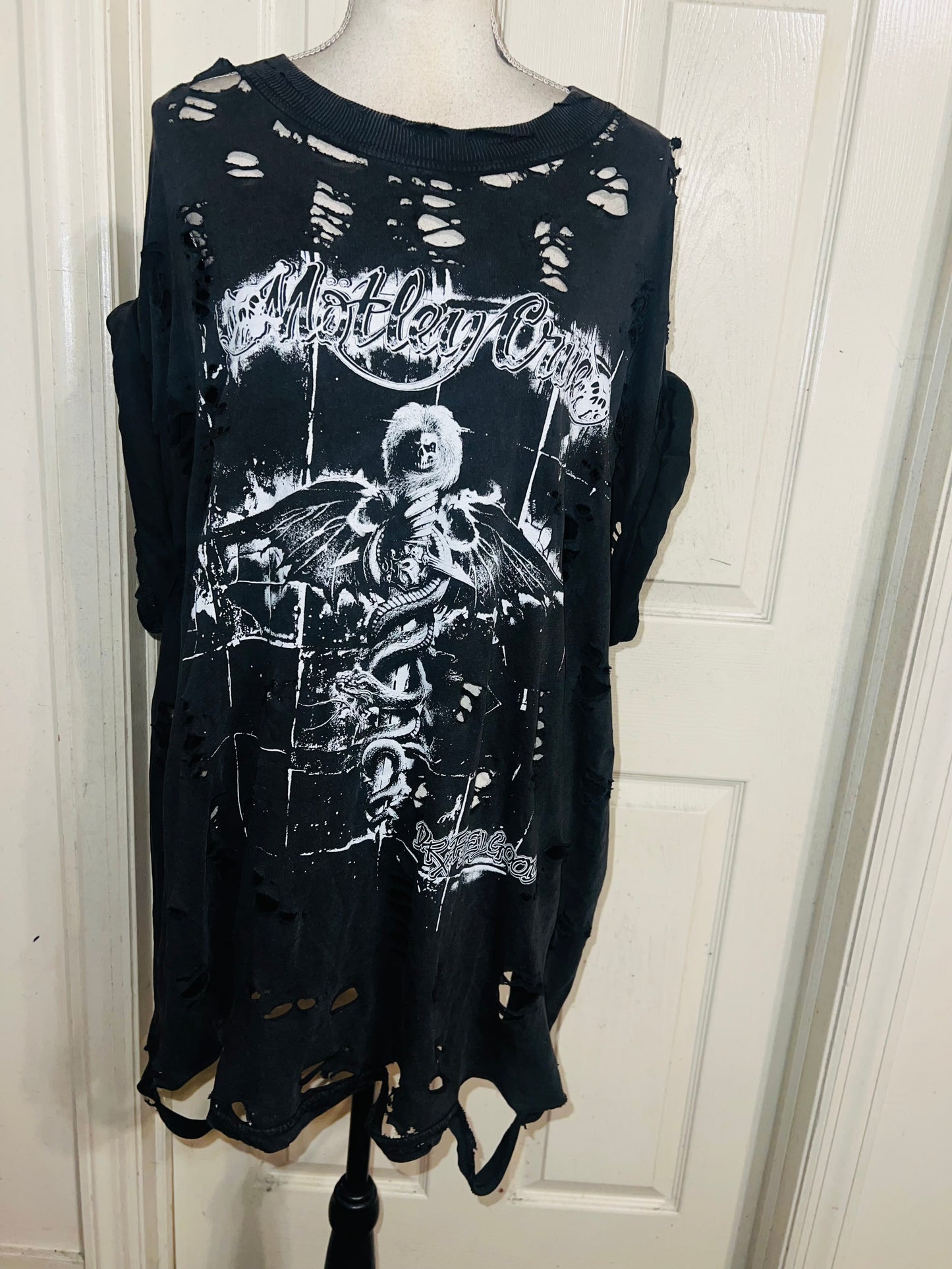 Motley Crue Oversized Distressed Tee