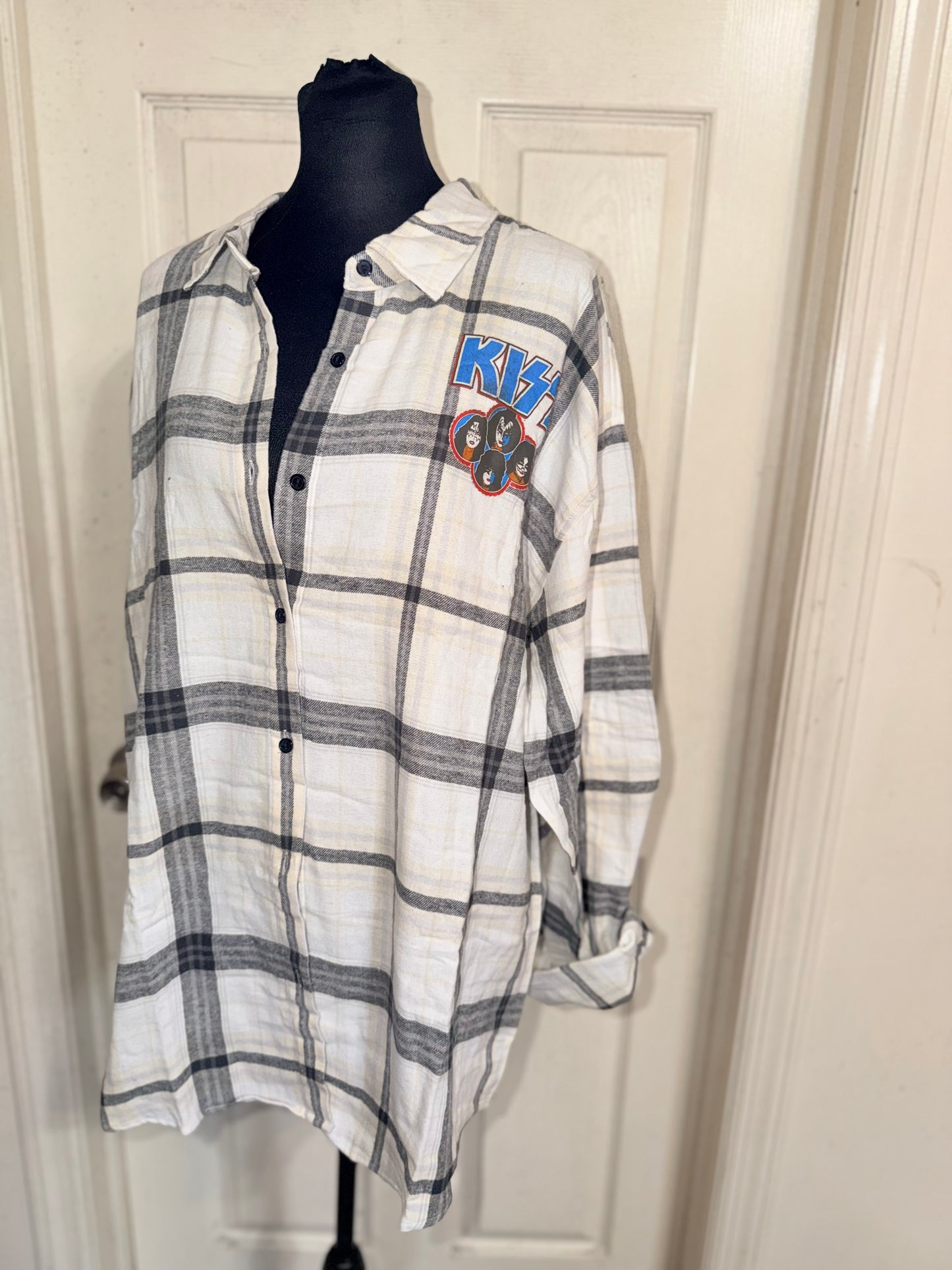 Kiss Oversized Double Sided Flannel